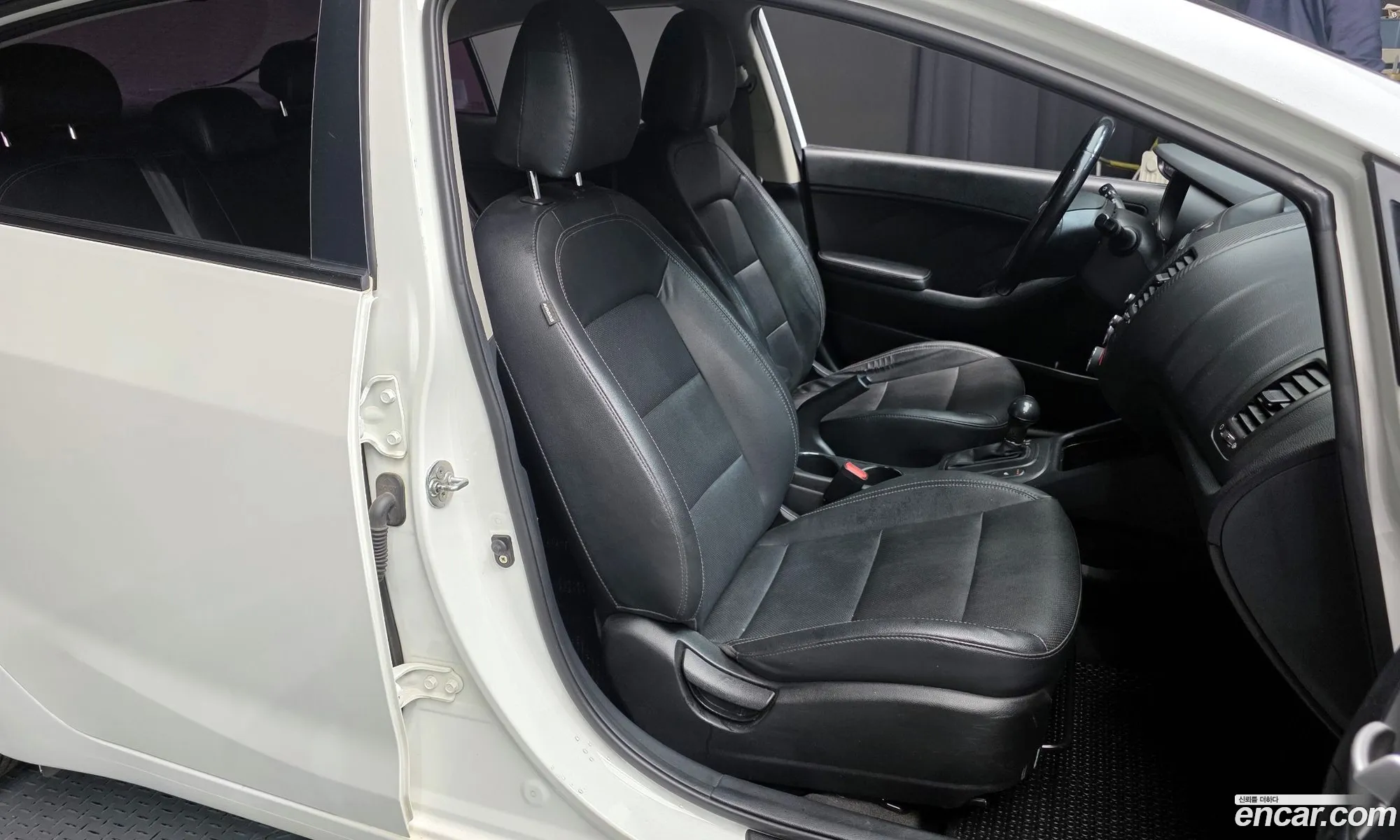 Kia K3 2015 — 20