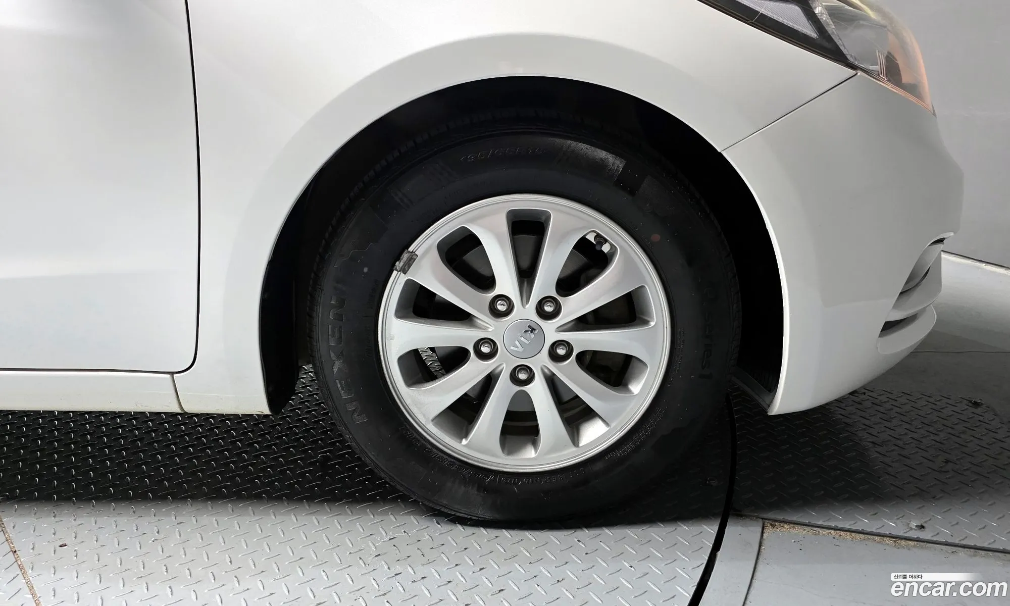 Kia K3 2015 — 9