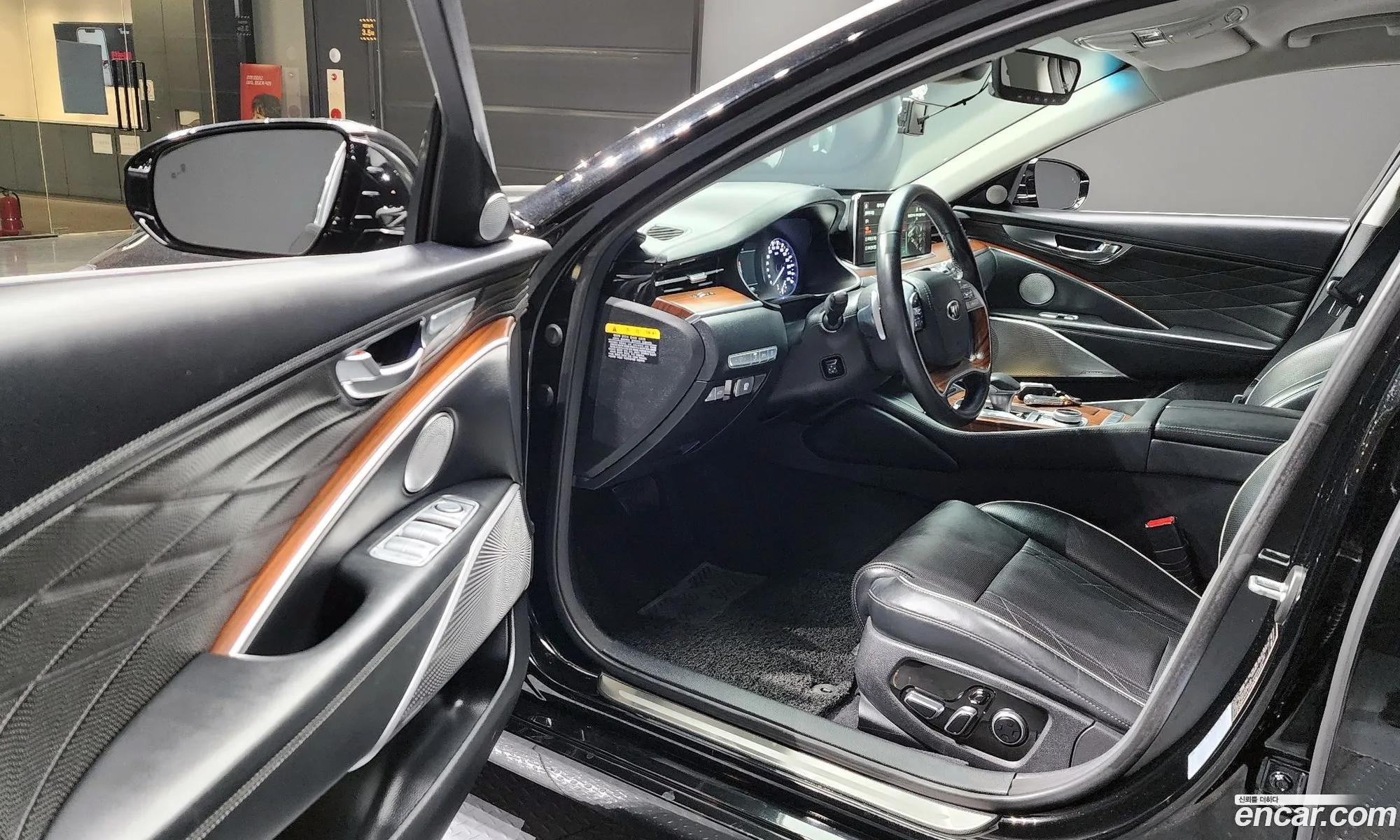 Kia The K9 2019 KNAS2418DKS012891 — 19