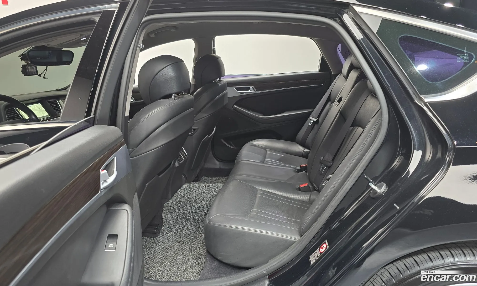 Genesis G80 2016 KMHGL41DBHU180786 — 5
