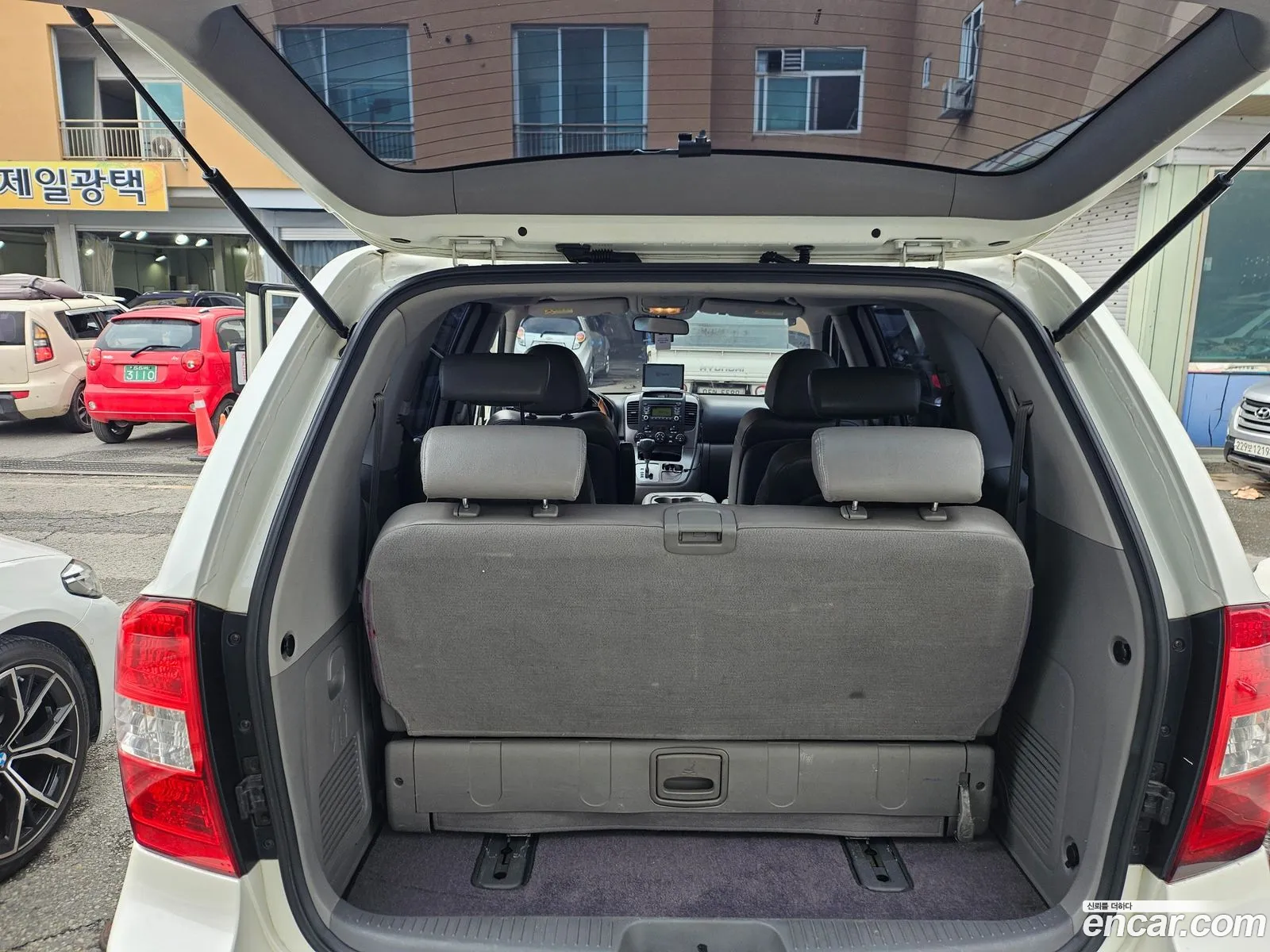 Kia Carnival R 2010 — 4
