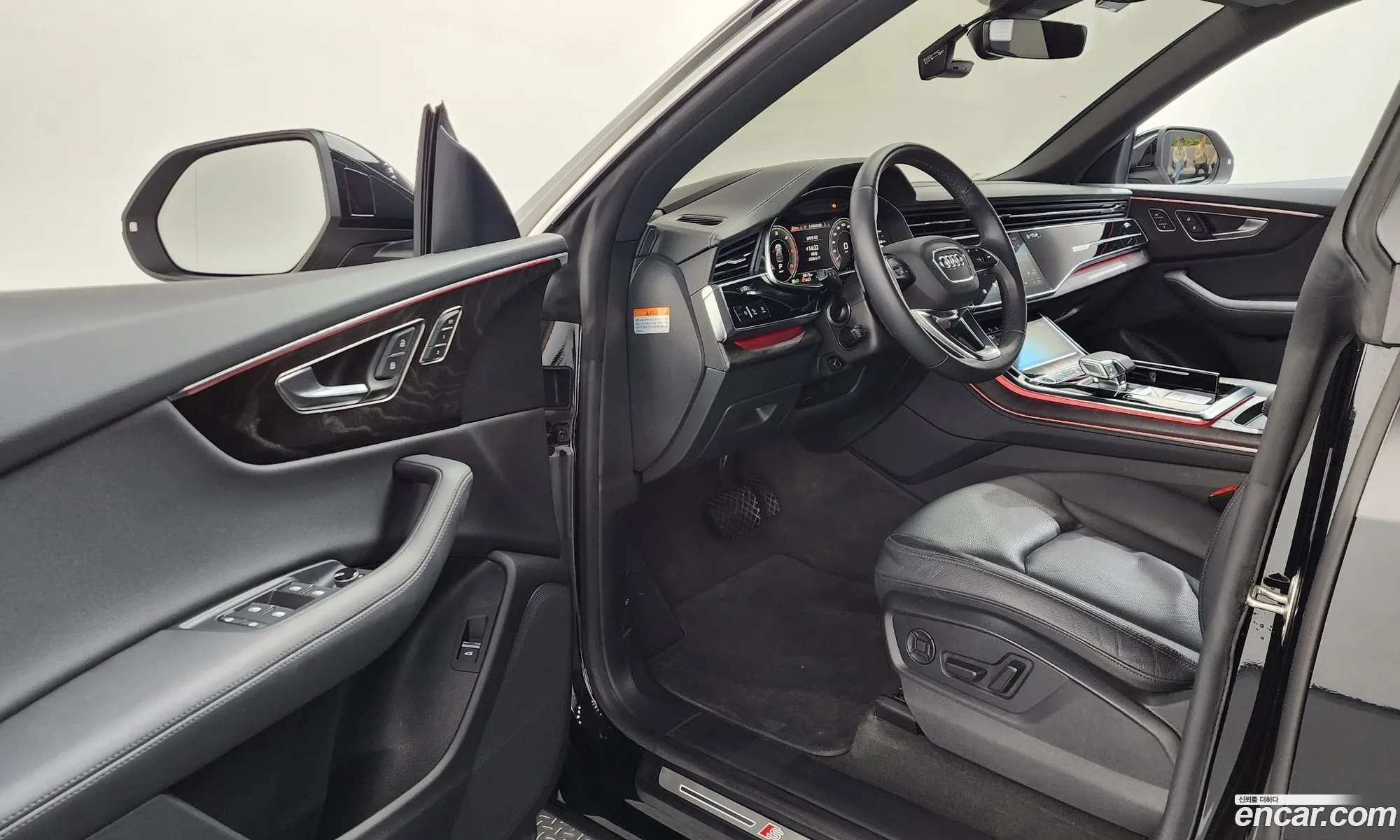Audi Q8 2023 WAUZZZF19PD045830 — 14
