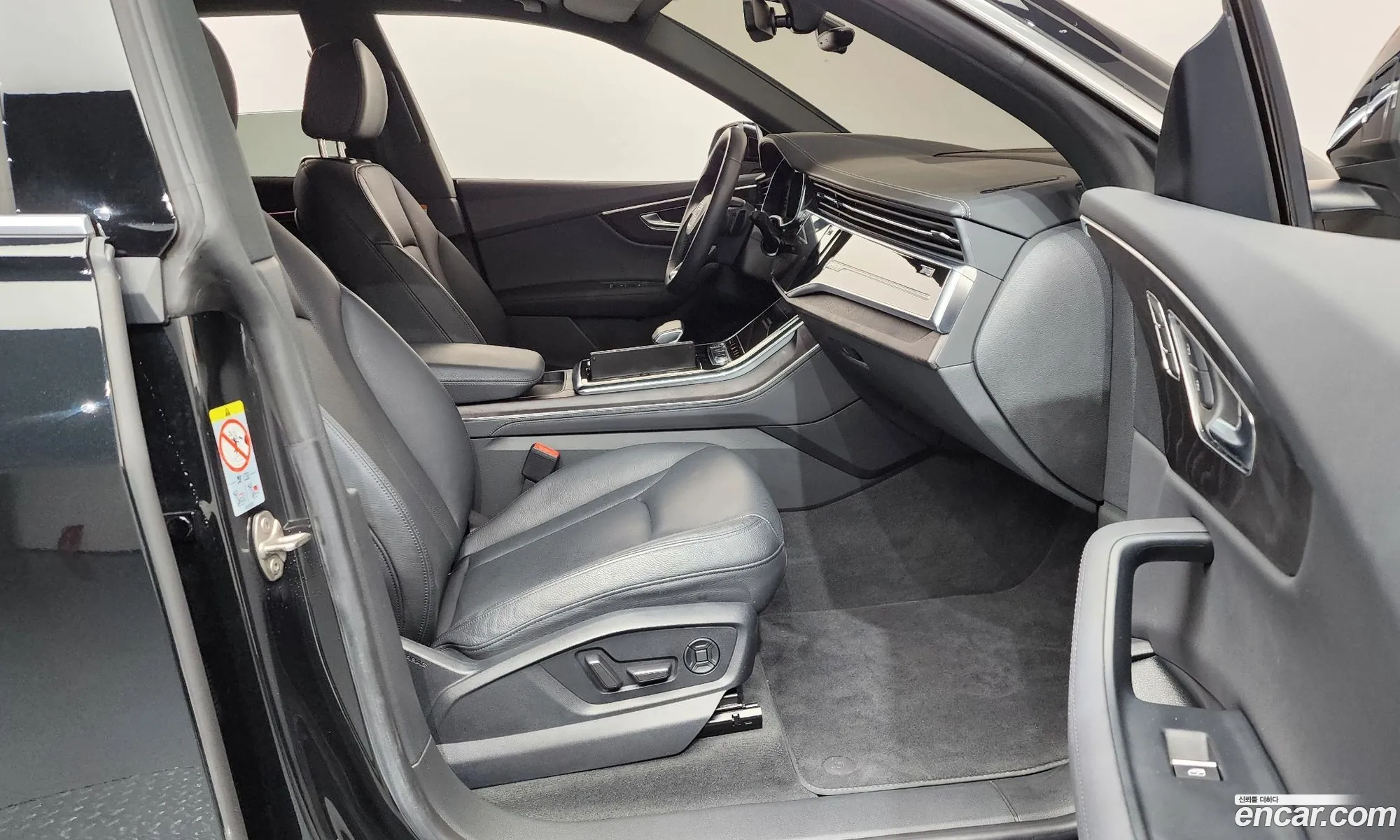 Audi Q8 2023 WAUZZZF19PD045830 — 15