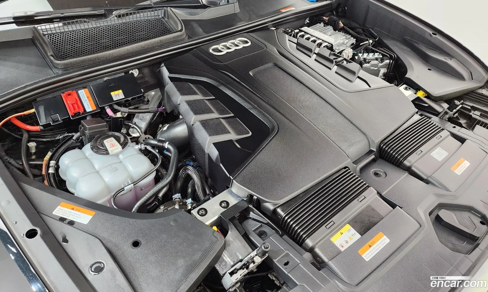 Audi Q8 2023 WAUZZZF19PD045830 — 7