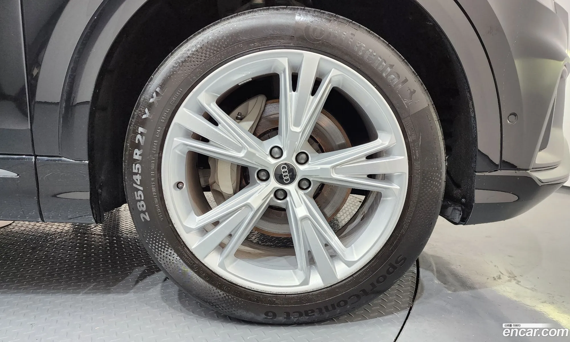 Audi Q8 2023 WAUZZZF19PD045830 — 12