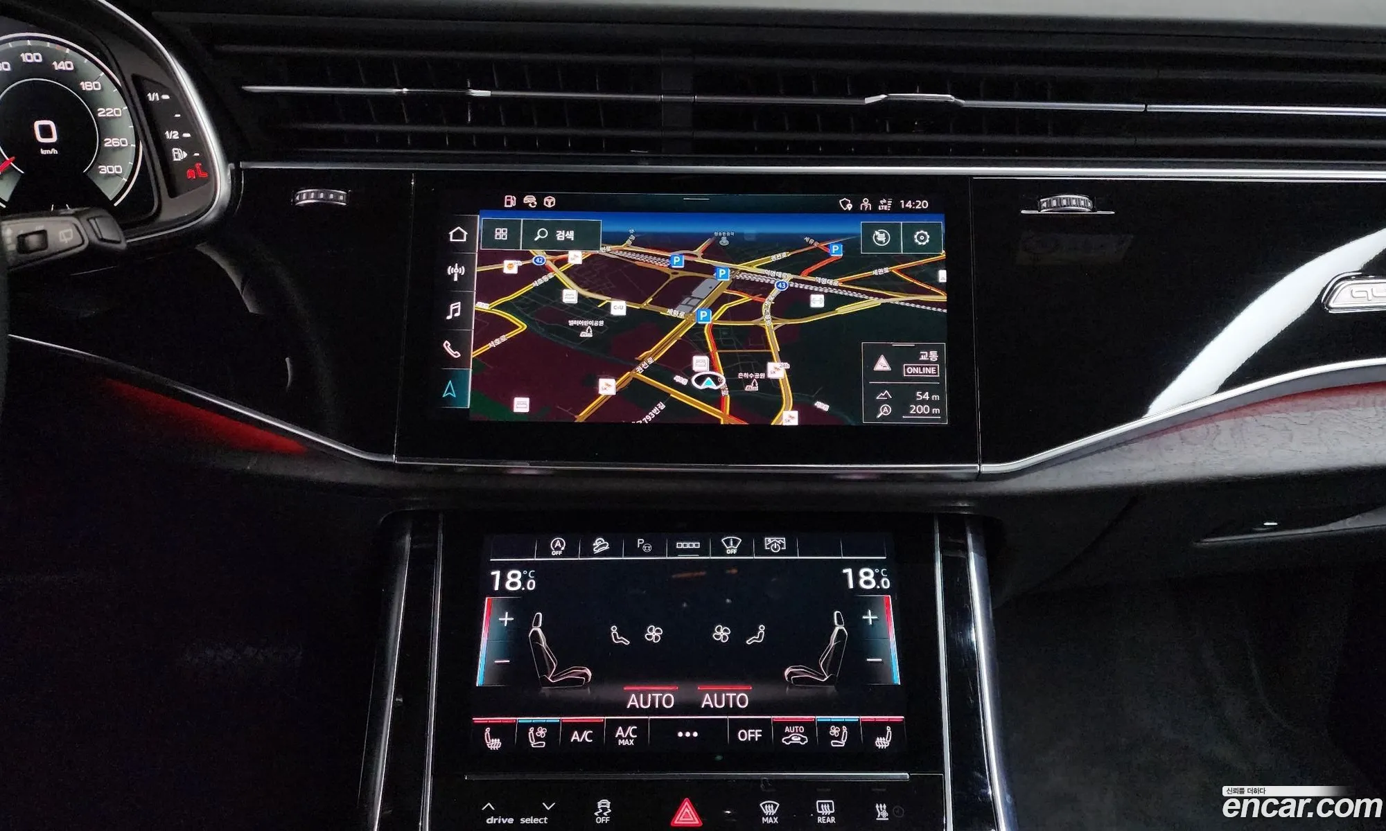 Audi Q8 2023 WAUZZZF19PD045830 — 4