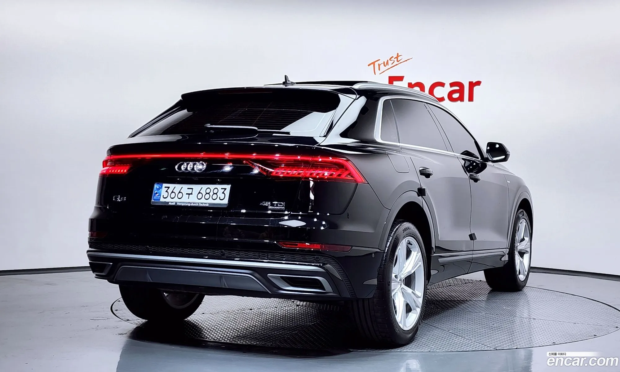 Audi Q8 2023 WAUZZZF19PD045830 — 8