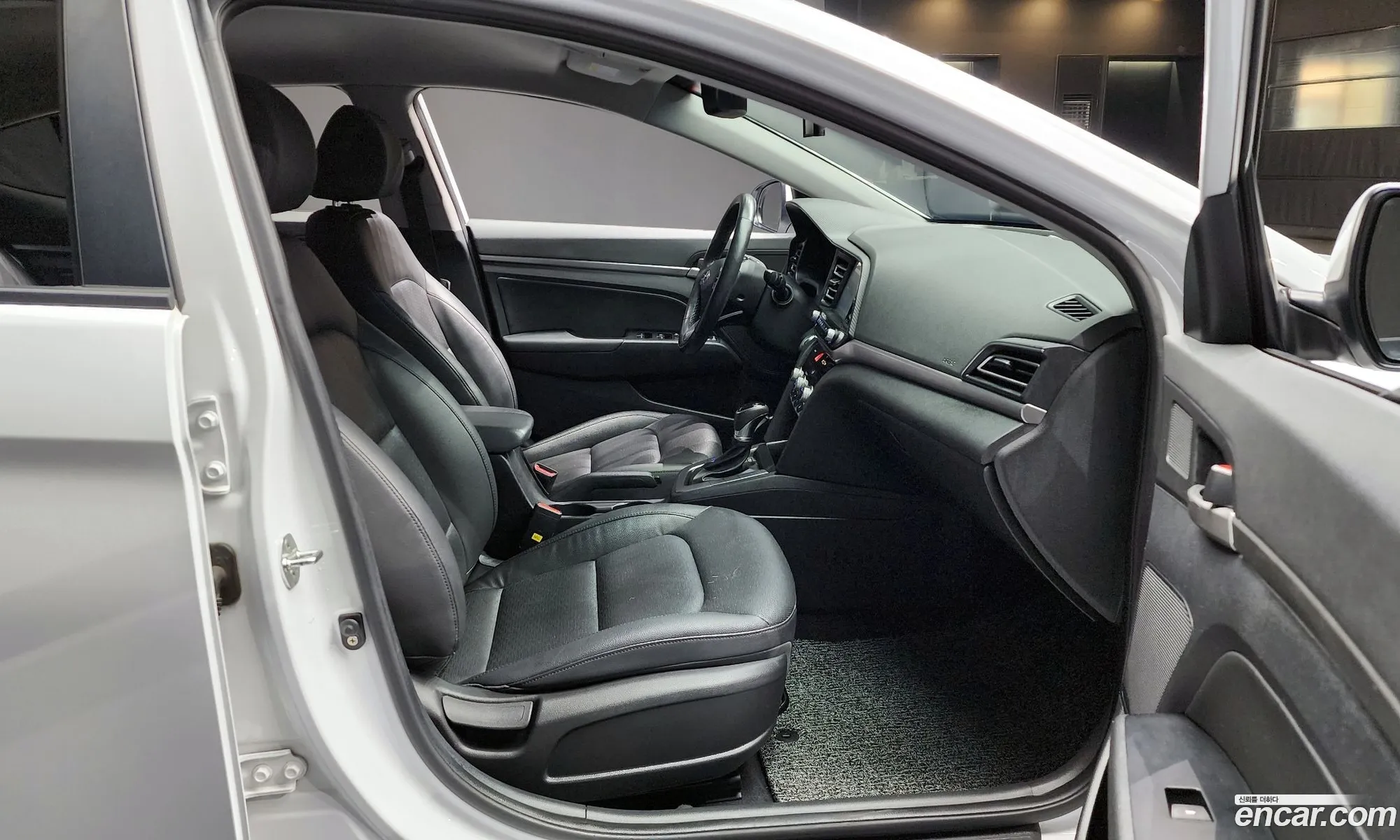 Hyundai Elantra AD 2019 — 18