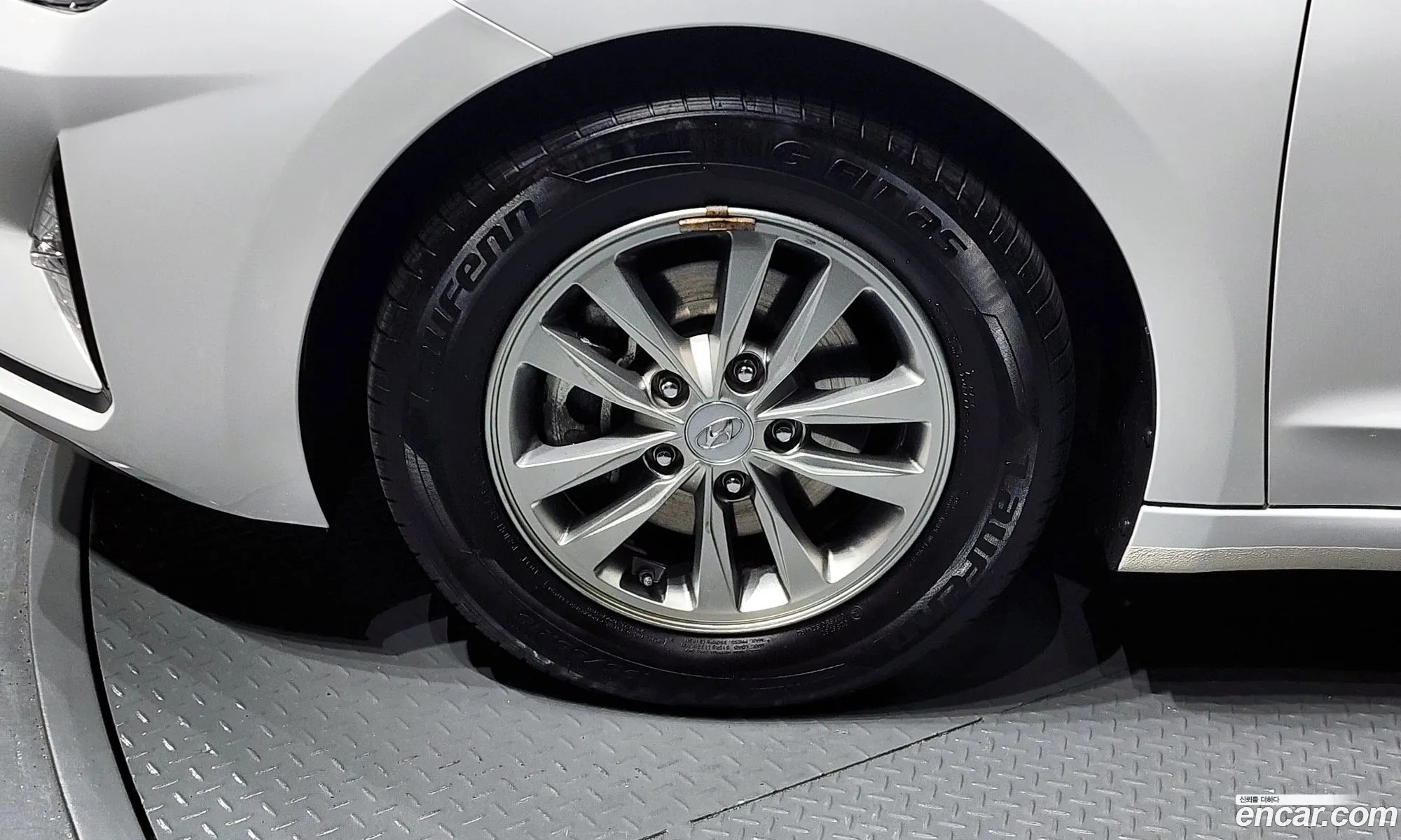 Hyundai Elantra AD 2019 — 8