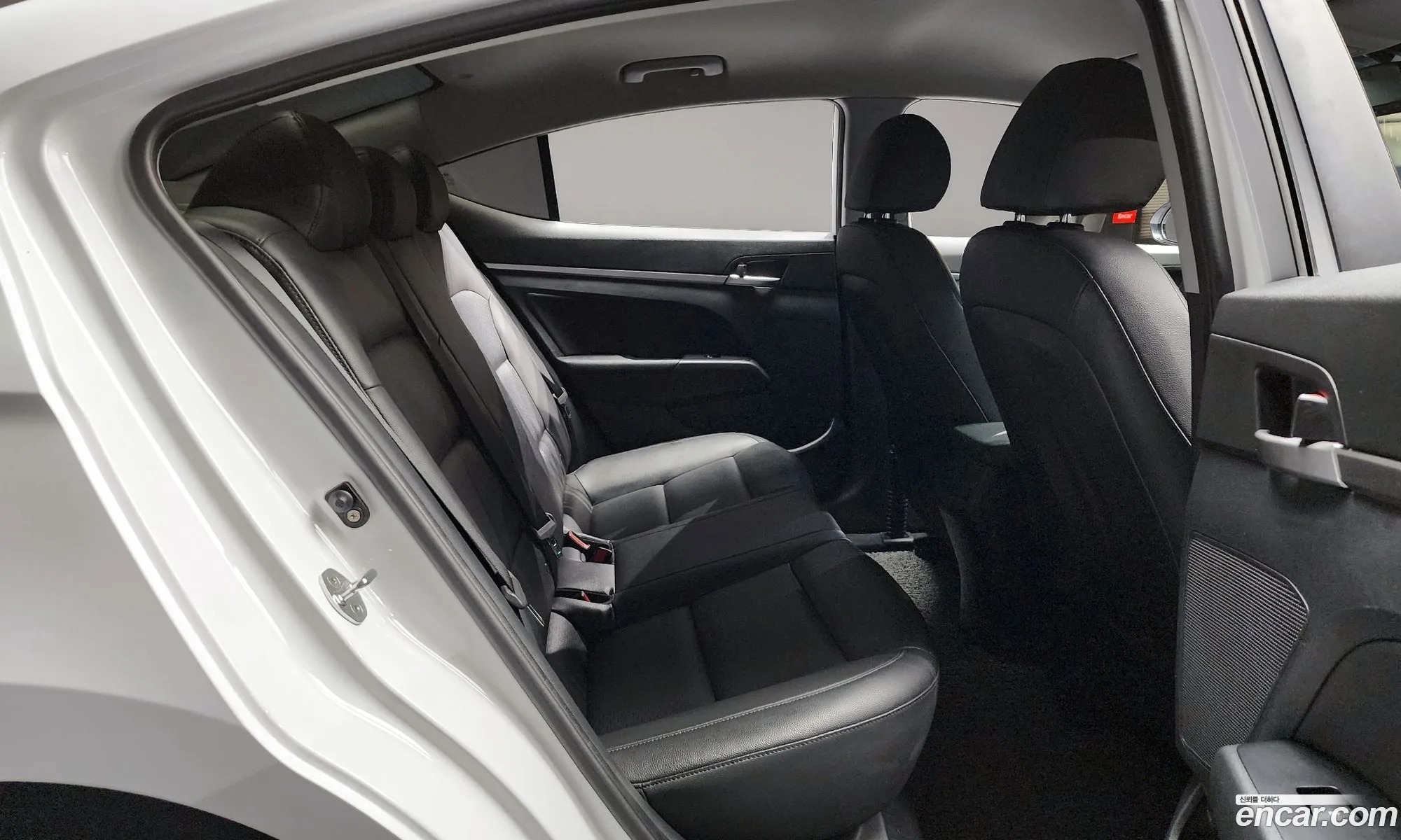 Hyundai Elantra AD 2019 — 4