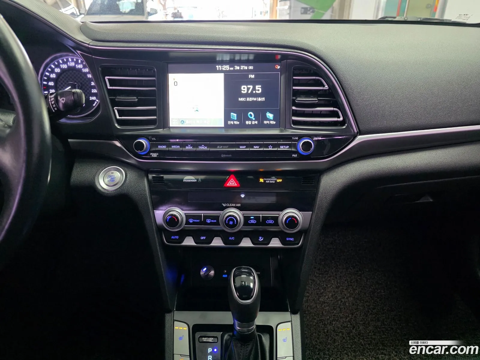 Hyundai Elantra AD 2020 — 12