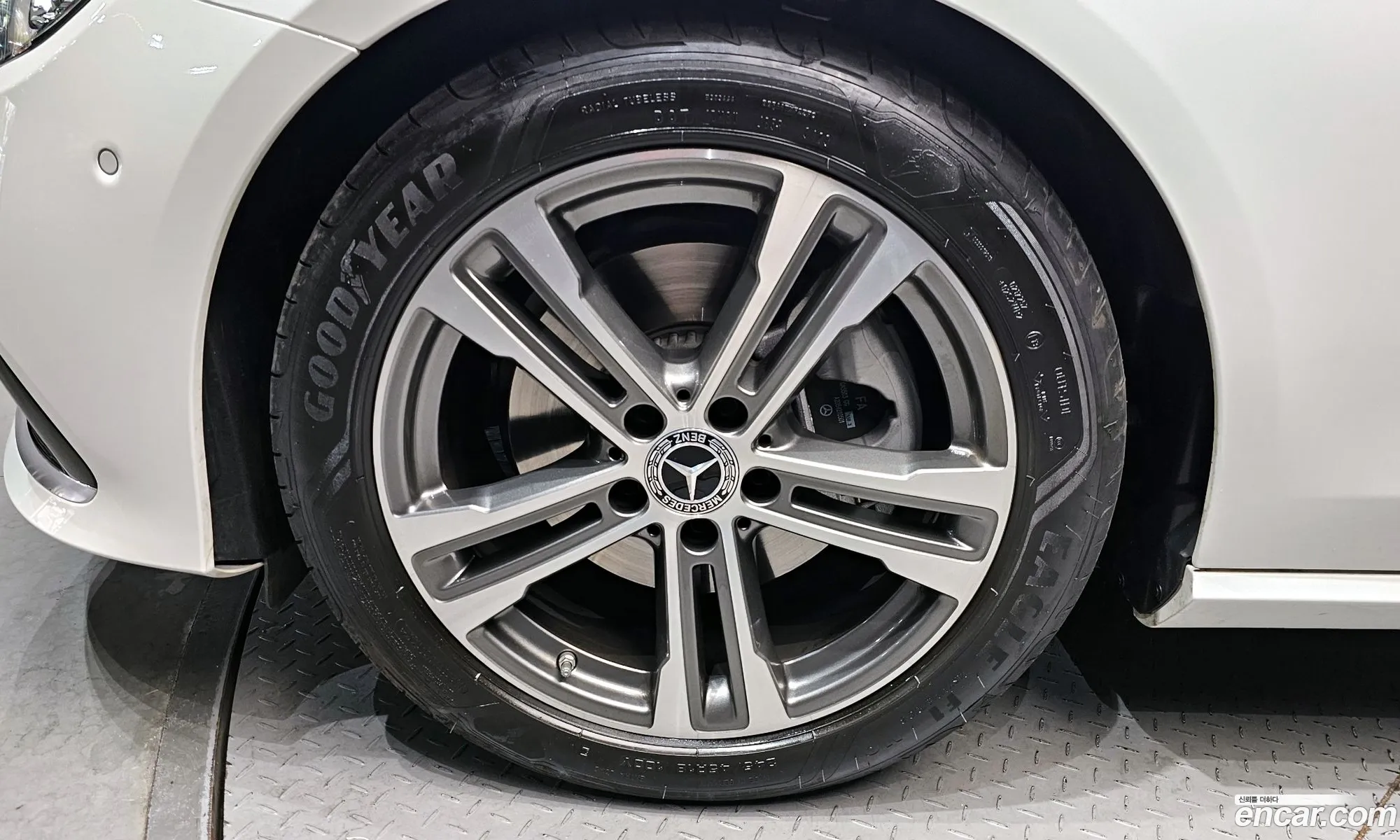 Mercedes-Benz E-Class W213 2023 W1KZF4FB6PB182927 — 4