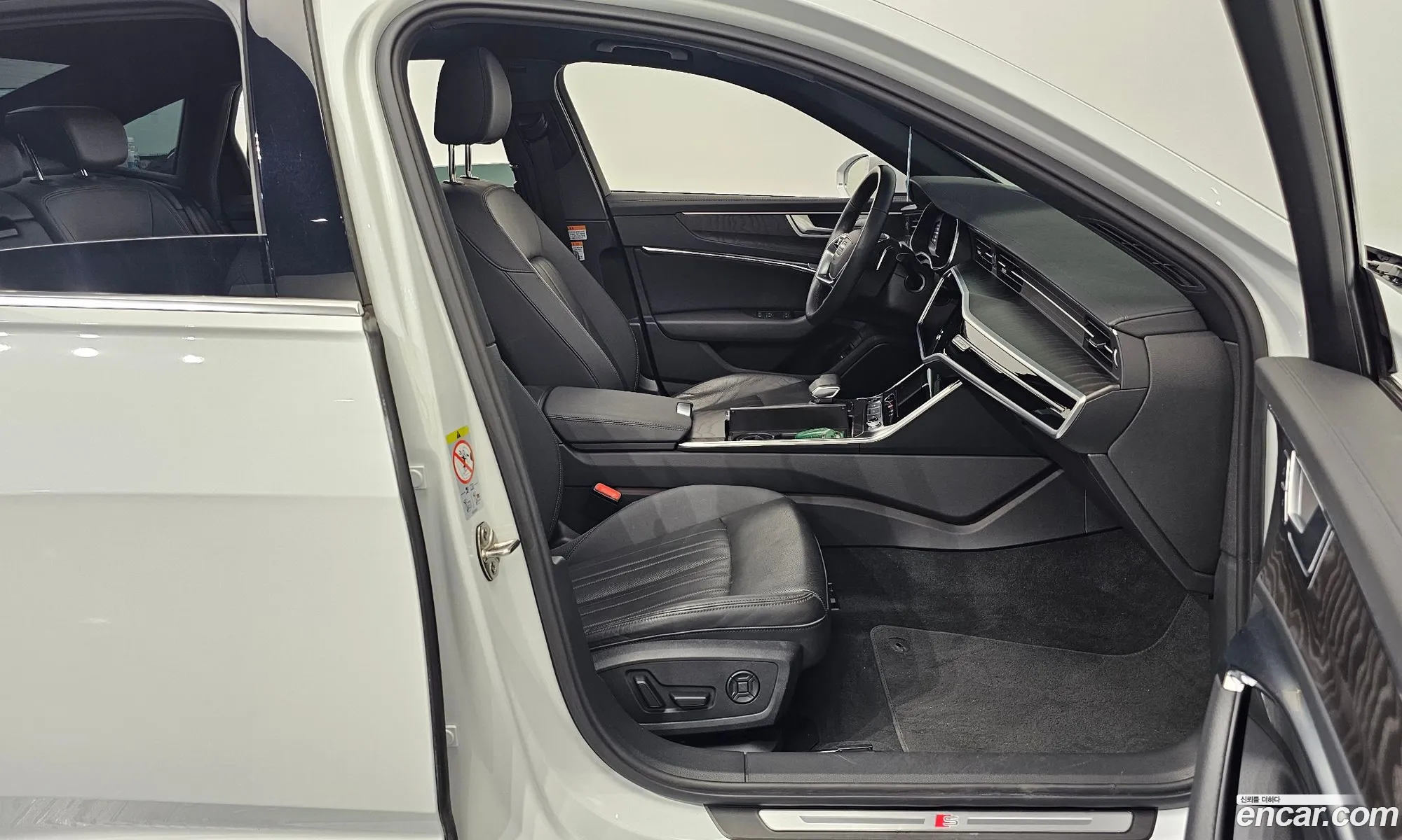 Audi A6 2023 WAUZZZF23PN028590 — 3