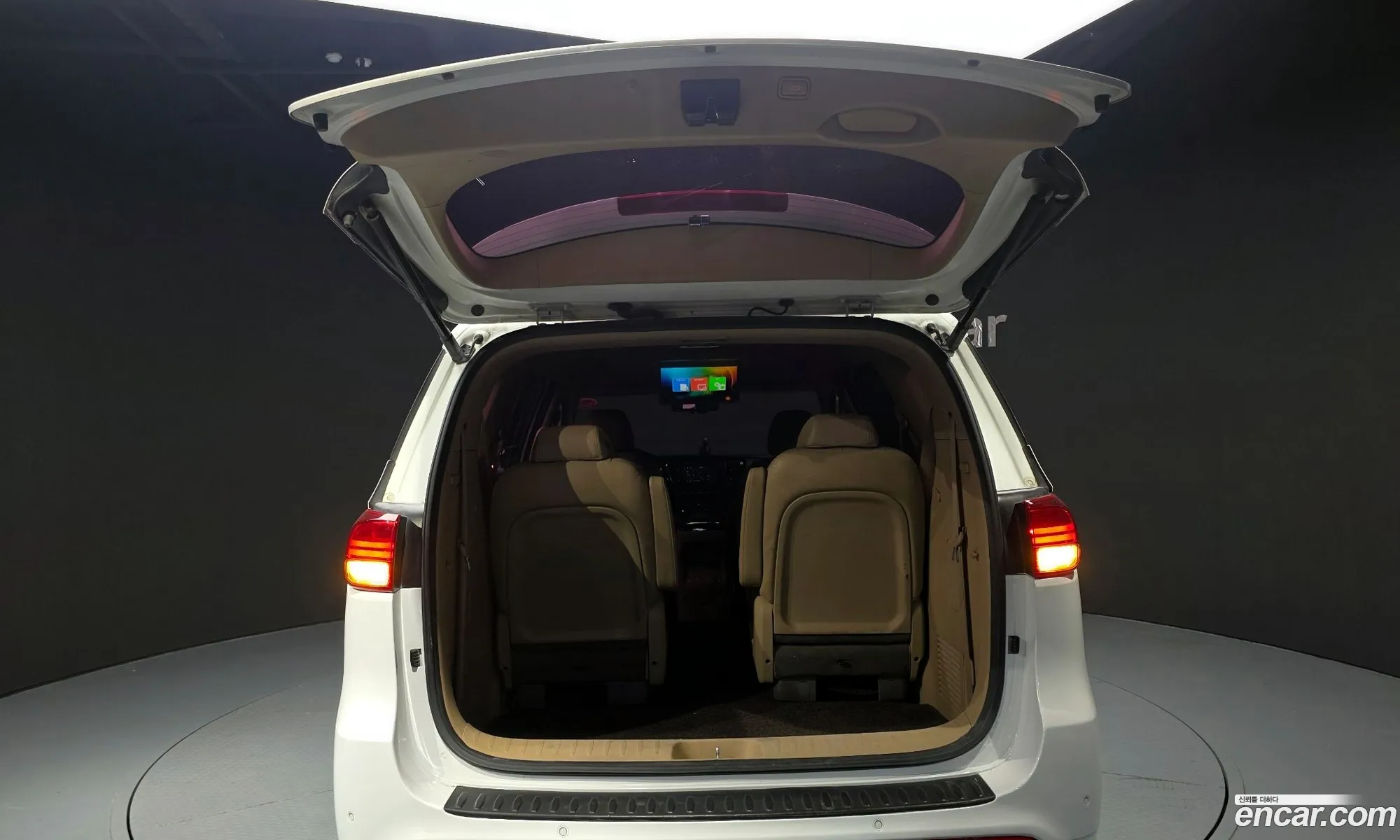 Kia Carnival 2017 KNAME81ABHS329737 — 18