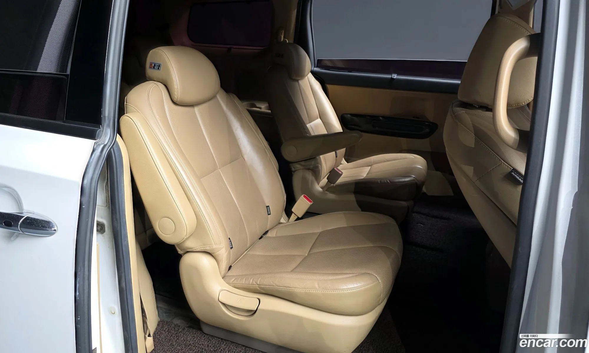 Kia Carnival 2017 KNAME81ABHS329737 — 16