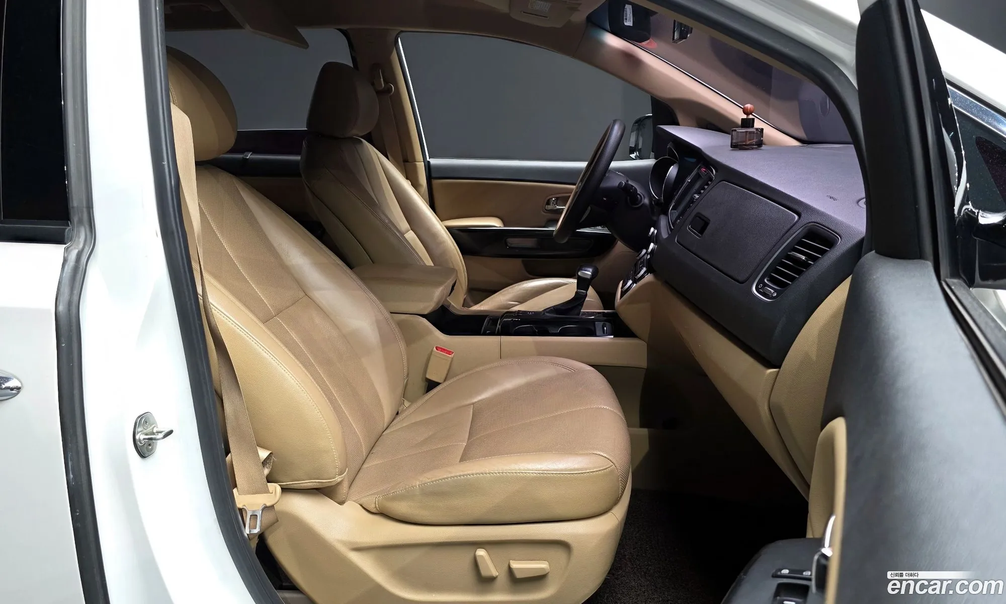 Kia Carnival 2017 KNAME81ABHS329737 — 9