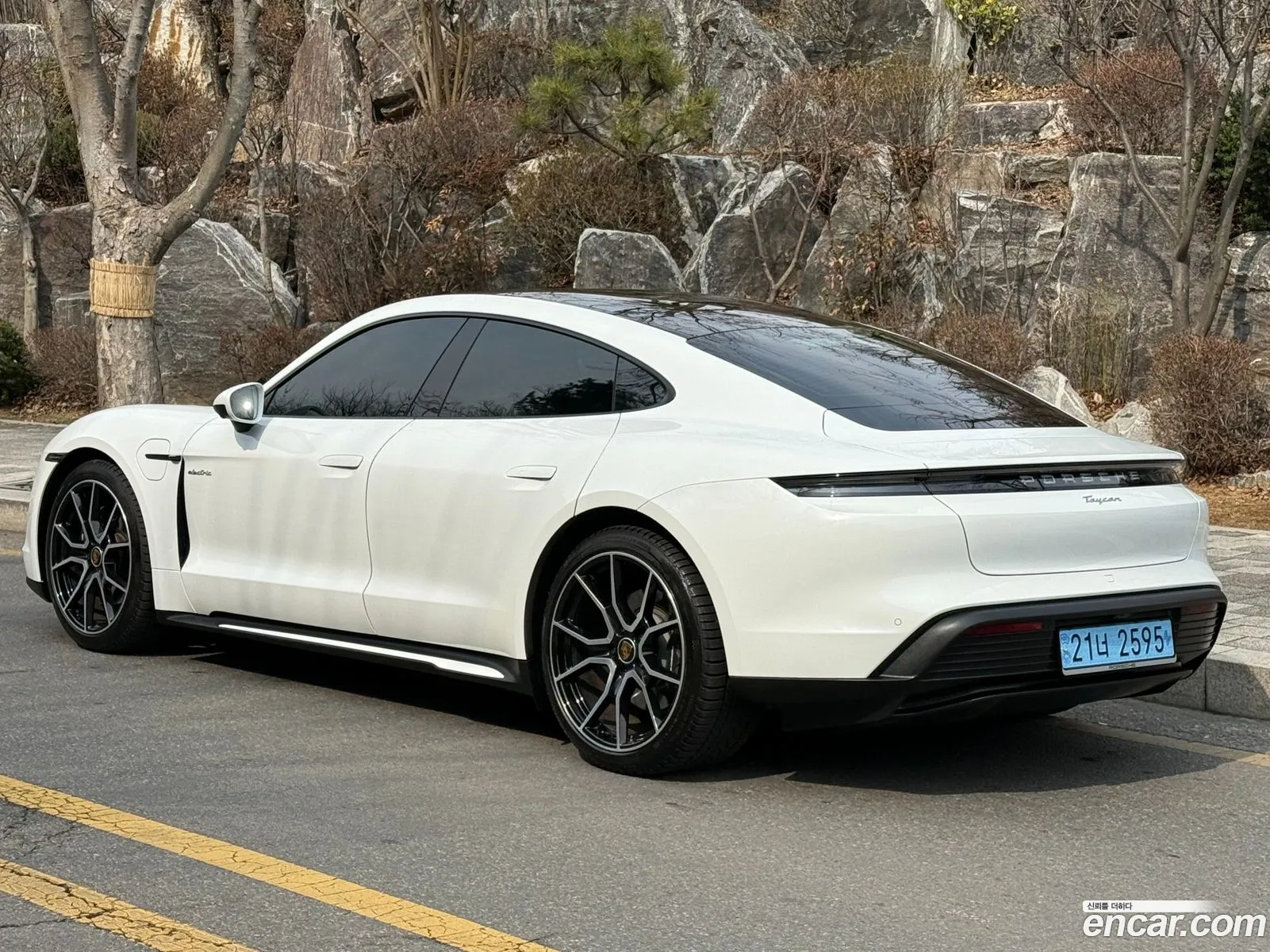 Porsche Taycan 2023 — 17