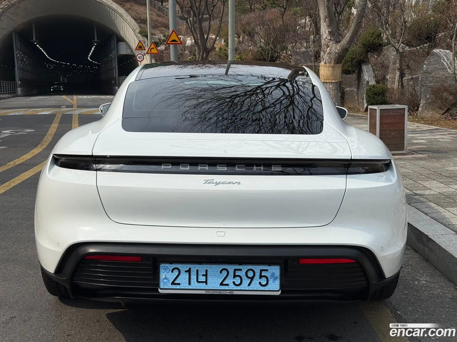 Porsche Taycan 2023 — 3