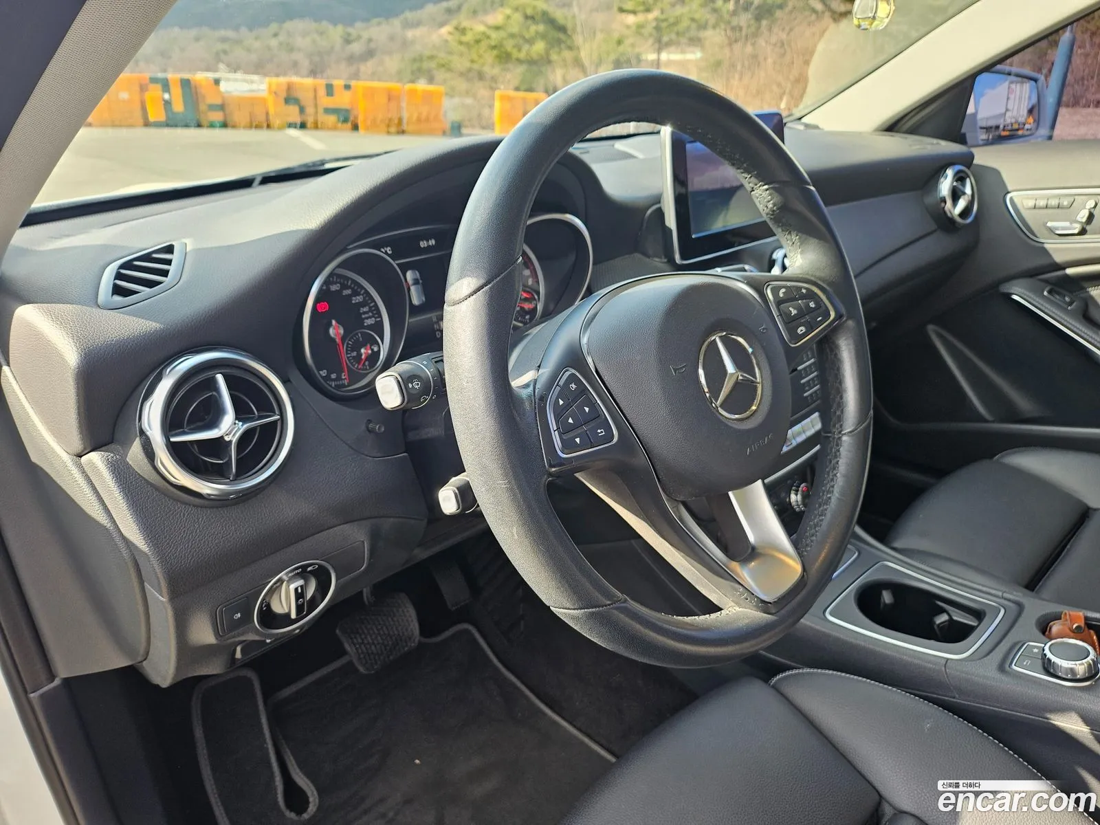 Mercedes-Benz GLA-Class X156 2017 — 13