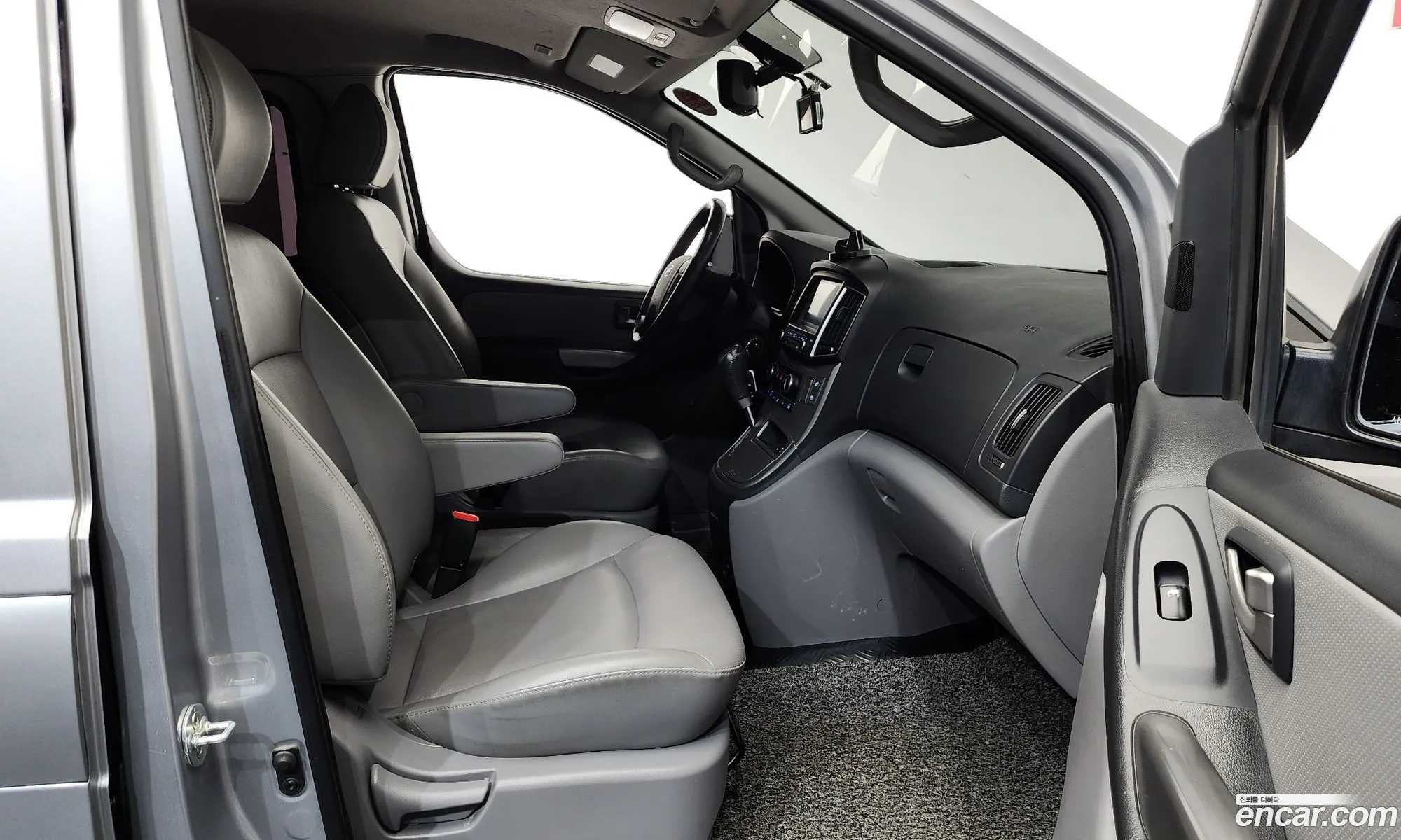 Hyundai Grand Starex 2018 — 11