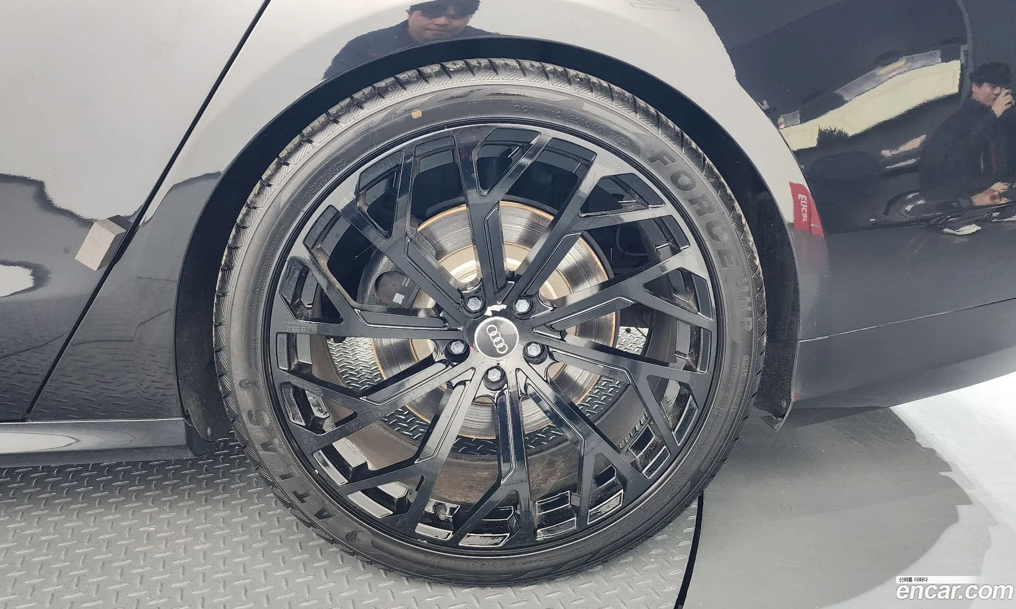 Audi S8 2013 WAUZZZ4H8DN030600 — 14