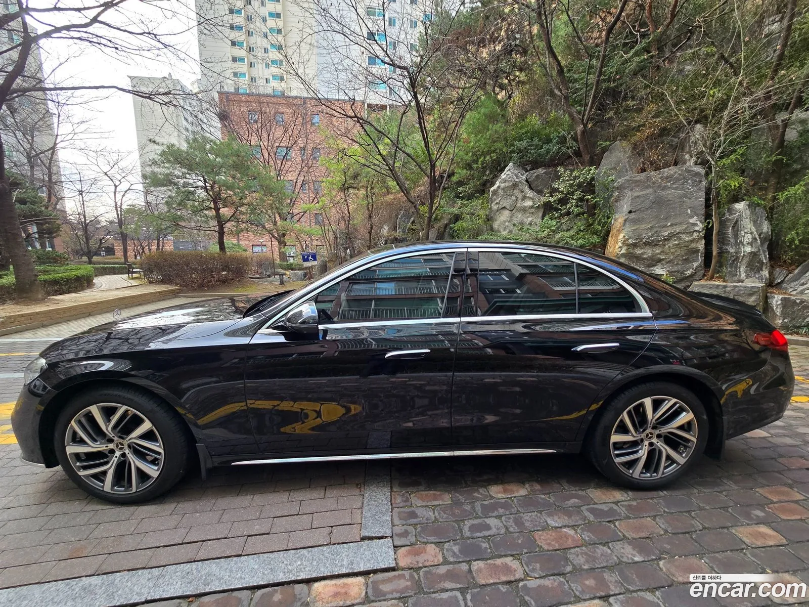 Mercedes-Benz E-Class W214 2024 — 13