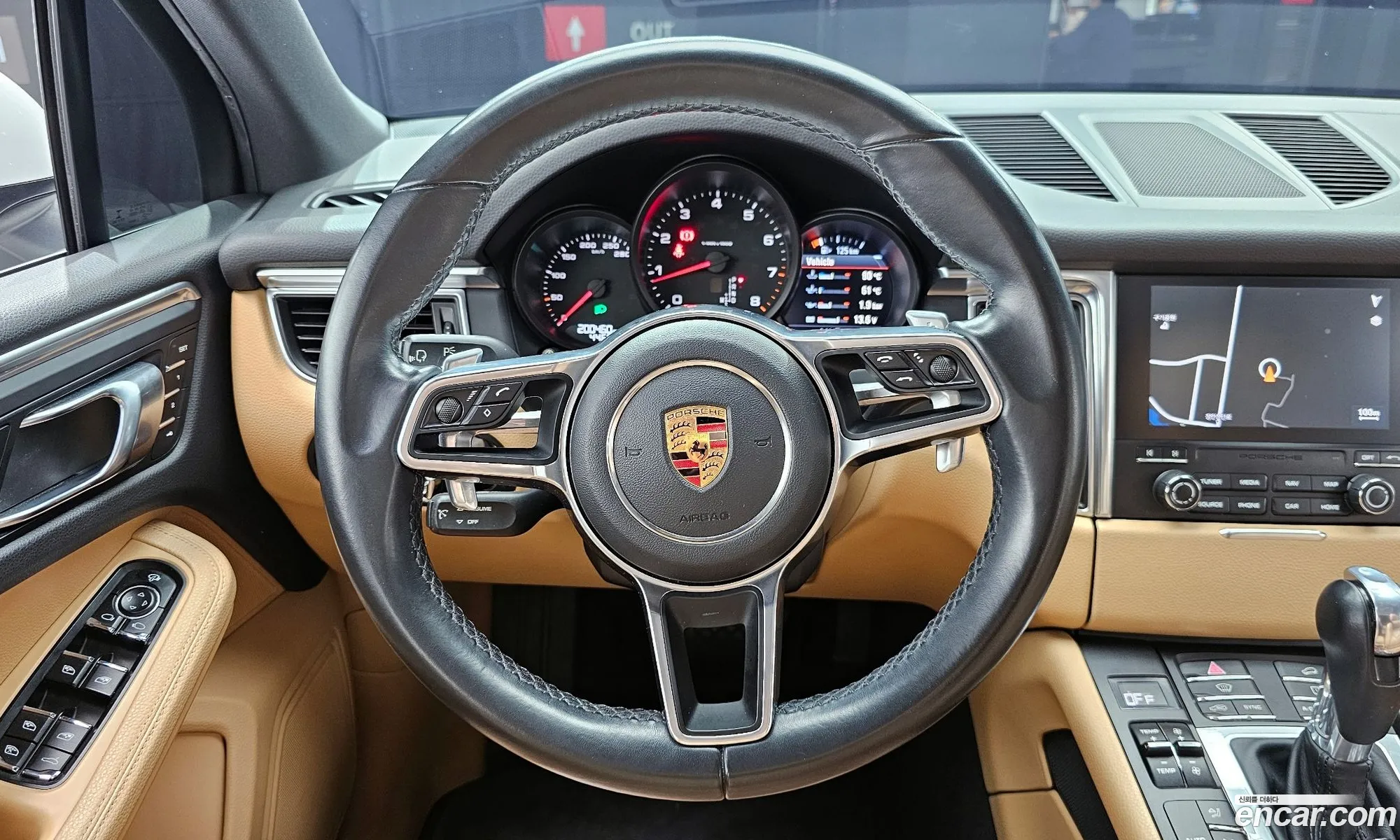 Porsche Macan 2018 WP1AA2959JLB22849 — 2