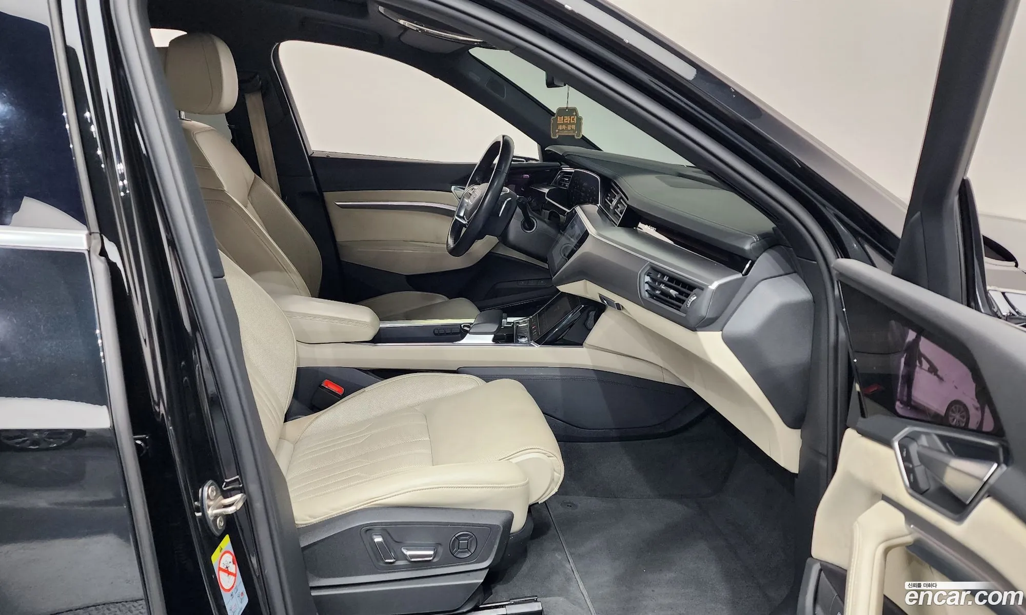 Audi e-tron 2020 WAUZZZGE3LB031431 — 12