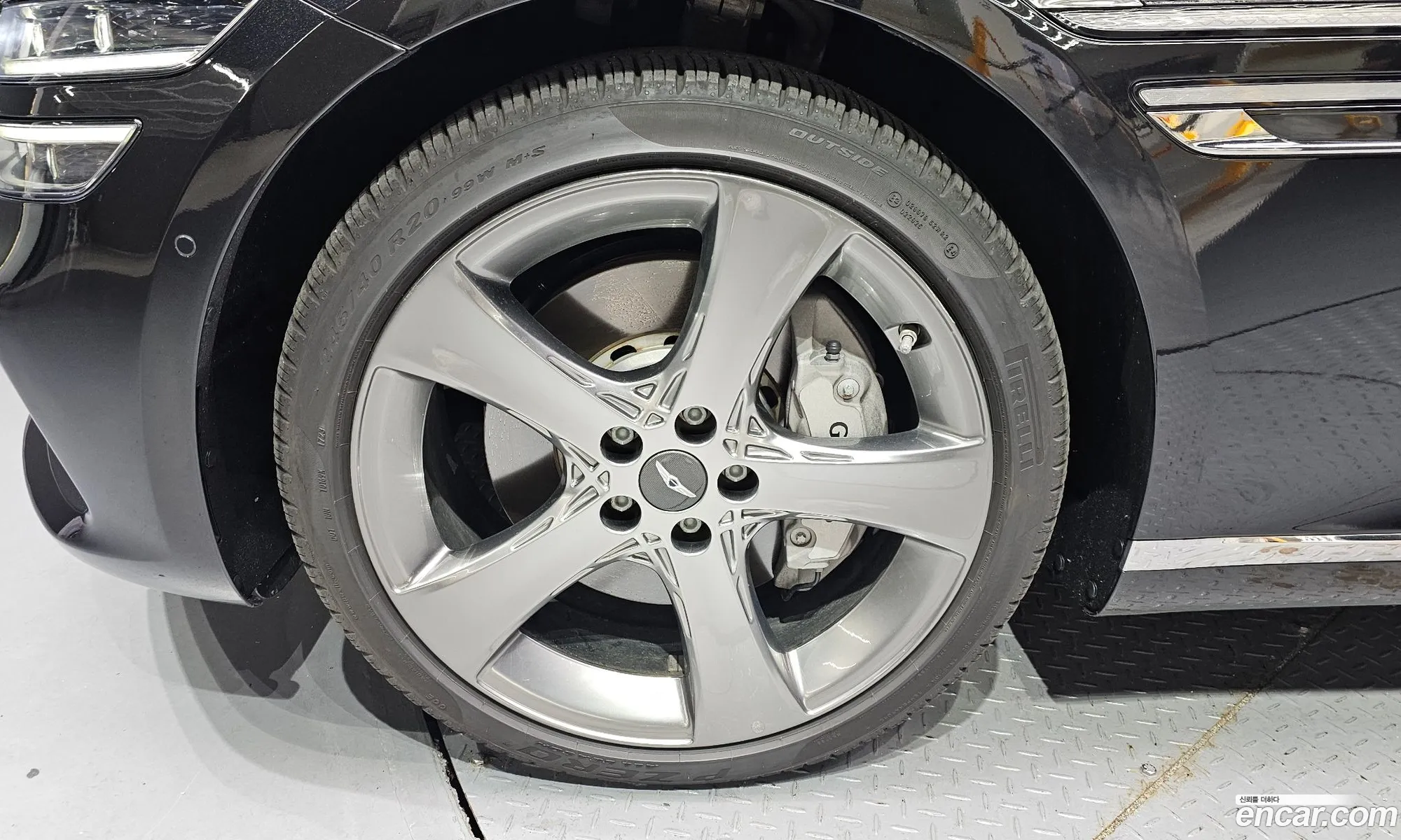 Genesis G80 2023 — 2