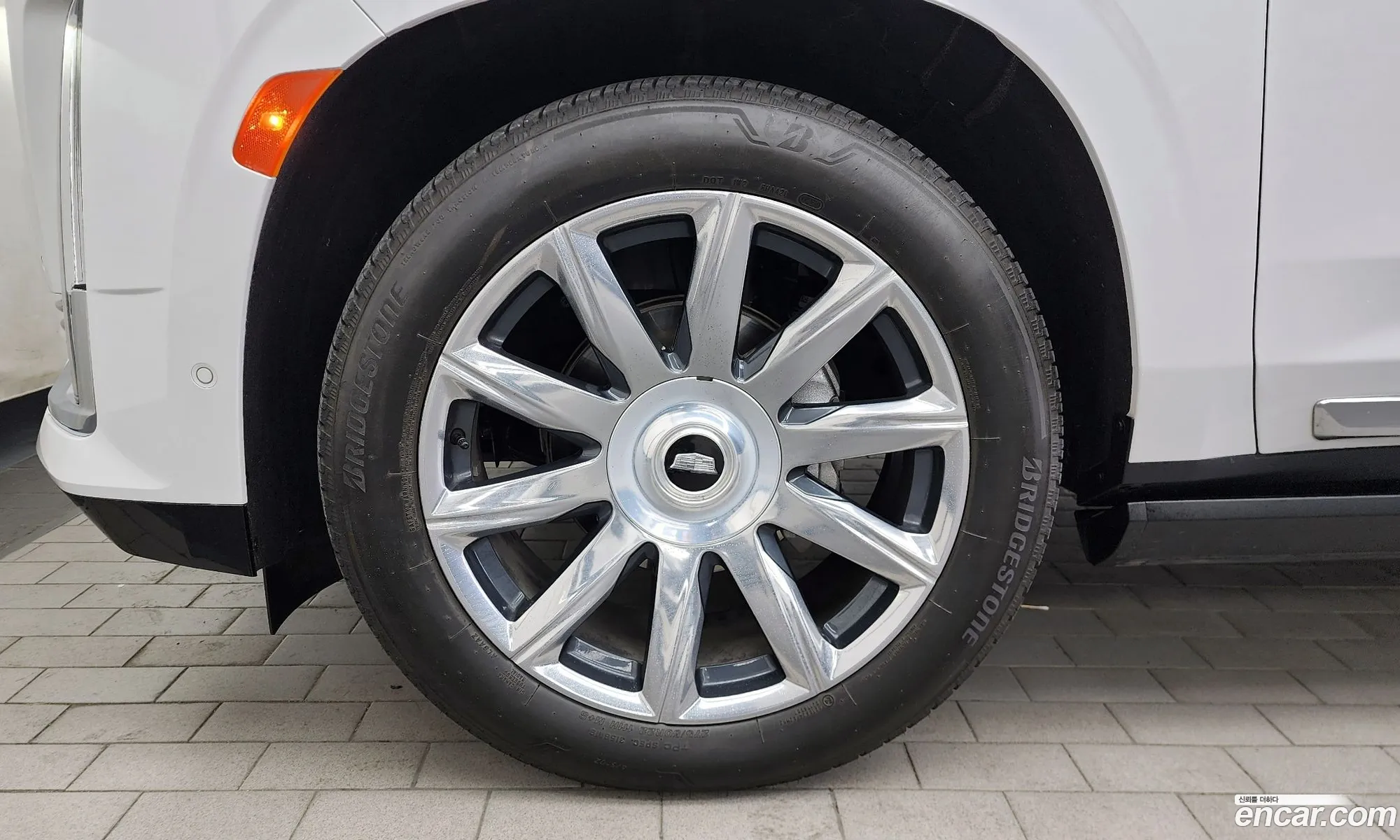 Cadillac Escalade 2023 — 13