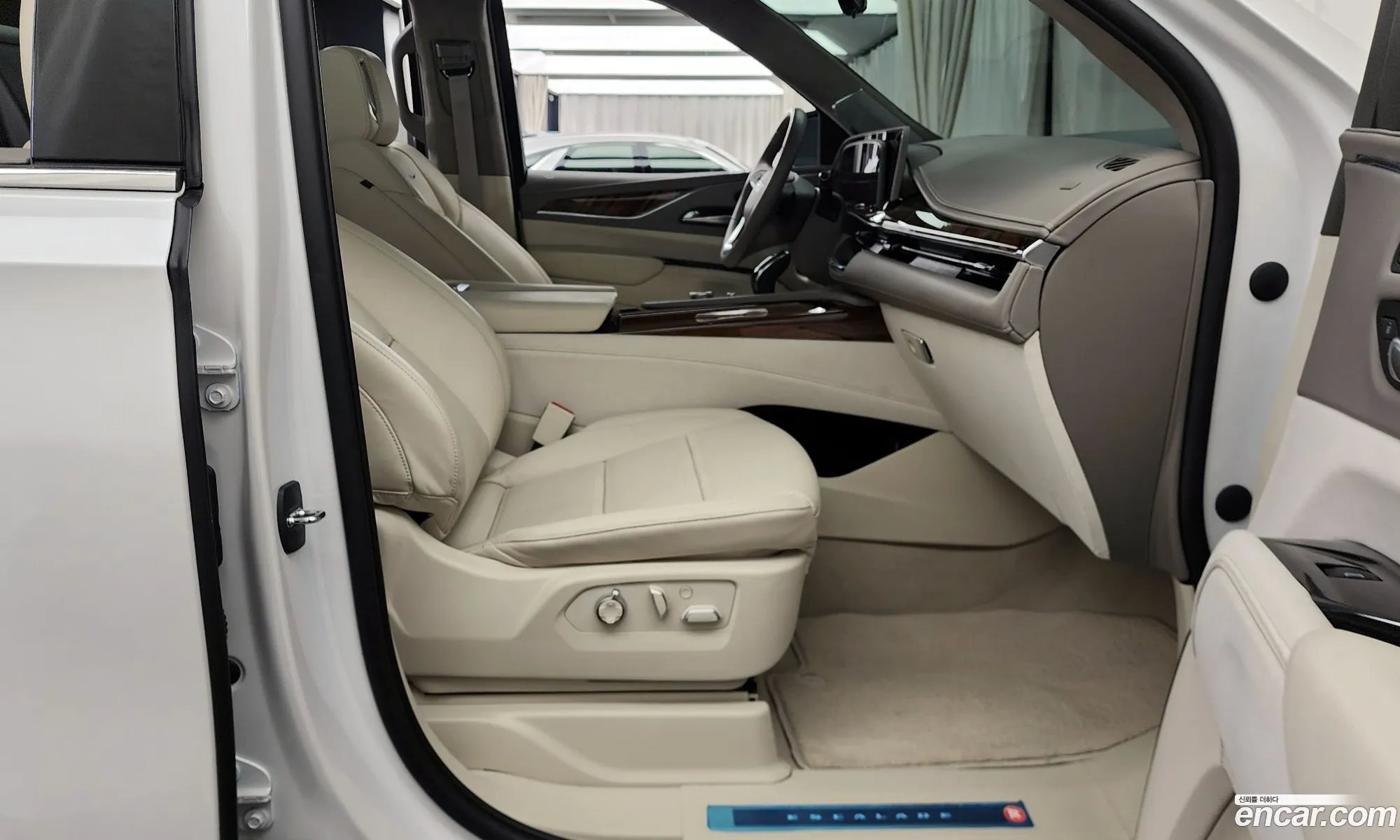 Cadillac Escalade 2023 — 5