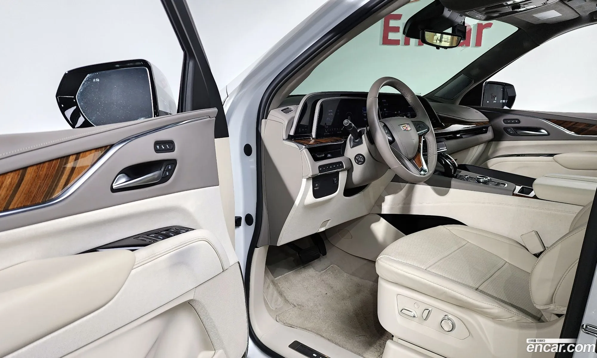 Cadillac Escalade 2023 — 17