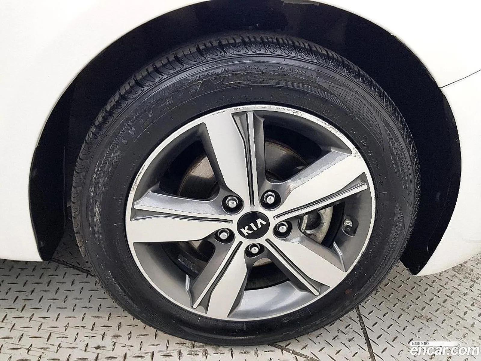 Kia K3 2017 — 19