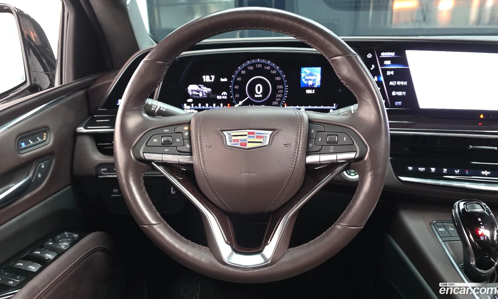 Cadillac Escalade 2023 — 16