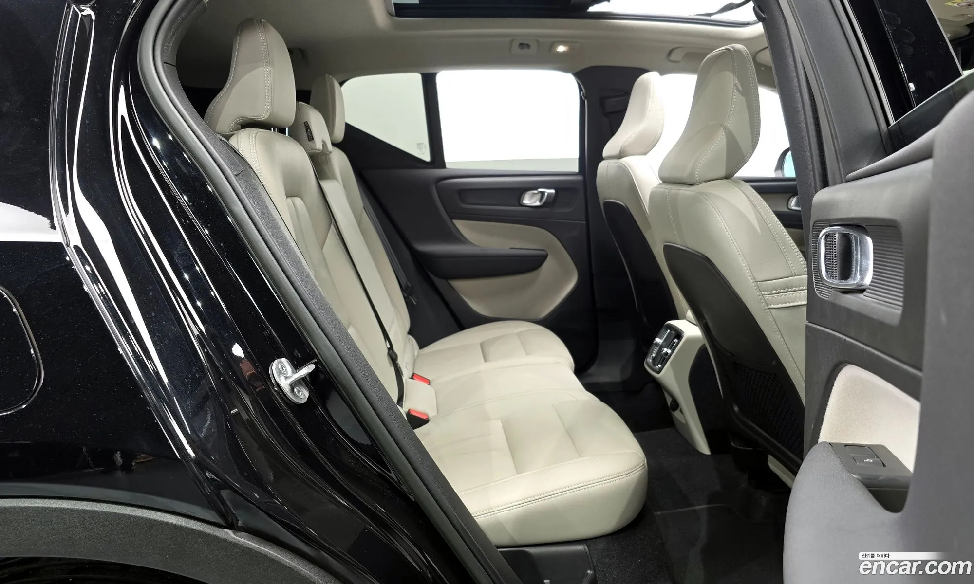 Volvo XC40 2023 YV1XZK92XP2072966 — 19