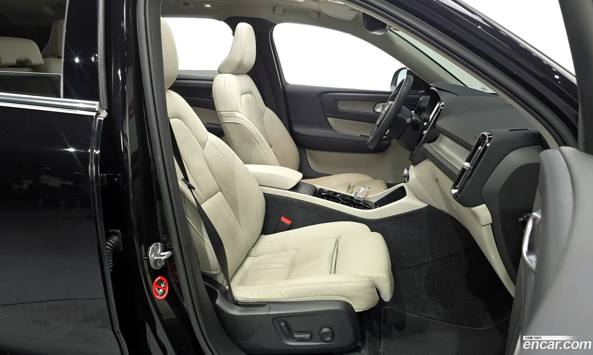 Volvo XC40 2023 YV1XZK92XP2072966 — 5