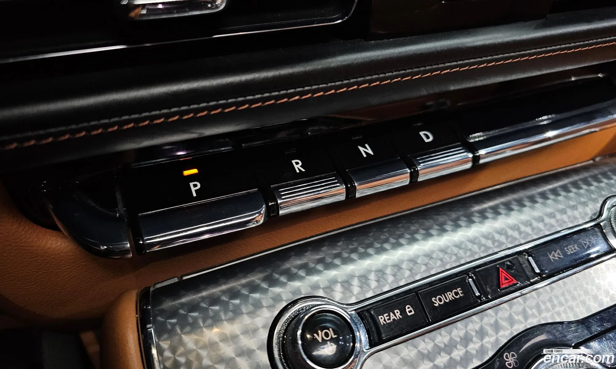 Lincoln Aviator 2020 5LM5J9XC6LGL25764 — 2