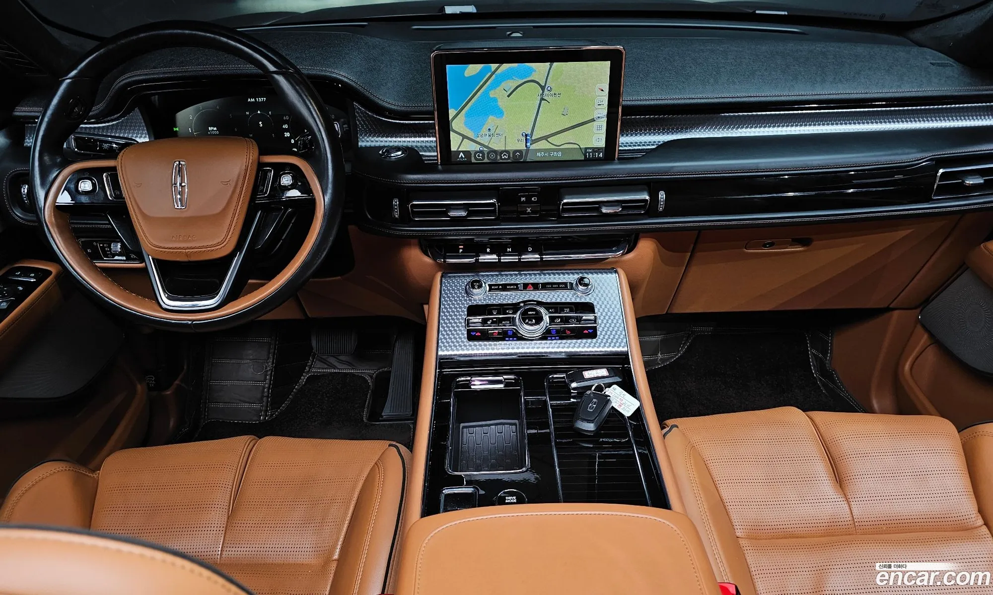 Lincoln Aviator 2020 5LM5J9XC6LGL25764 — 13