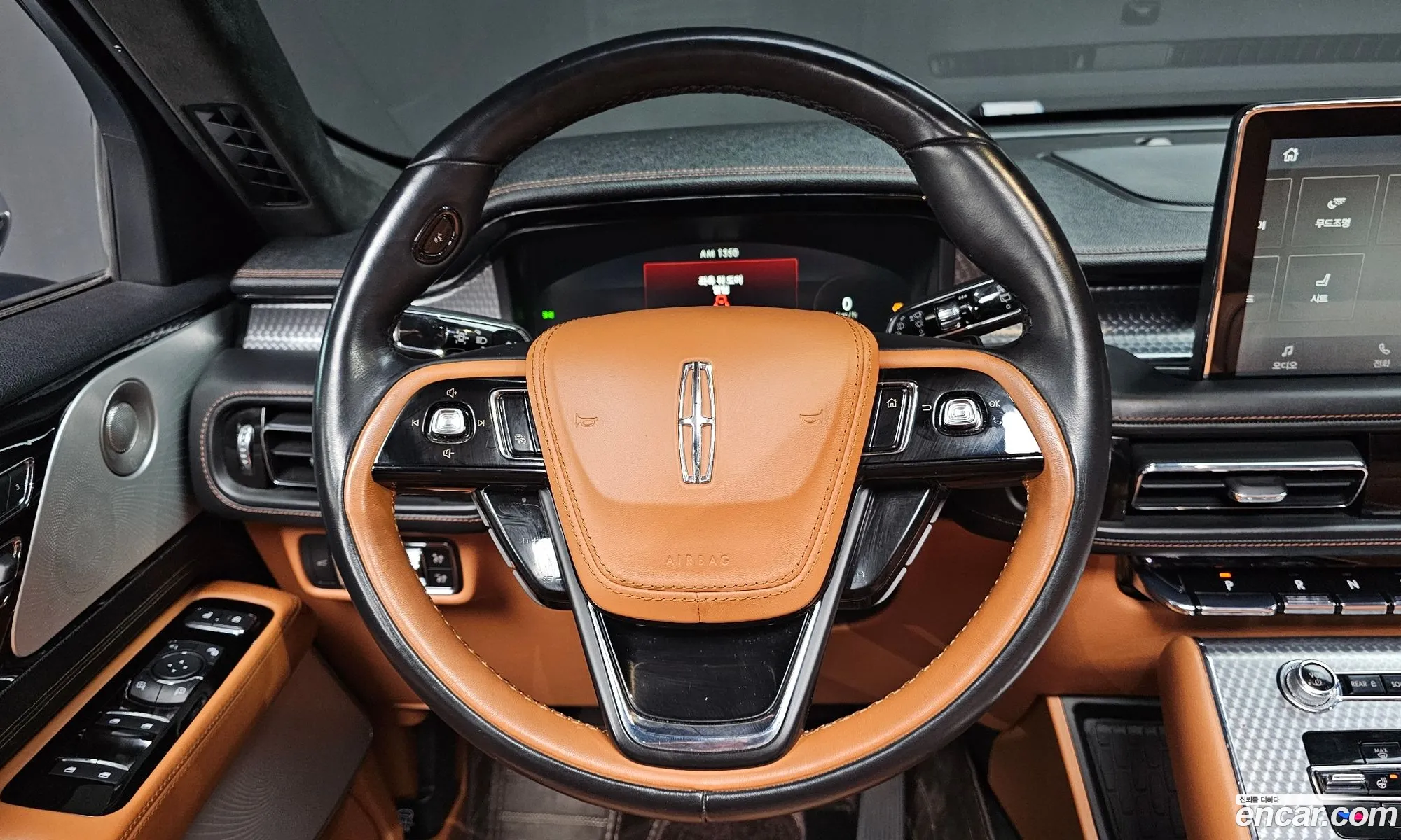 Lincoln Aviator 2020 5LM5J9XC6LGL25764 — 14