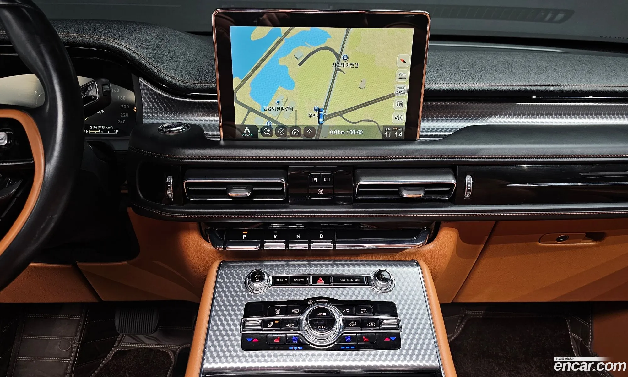 Lincoln Aviator 2020 5LM5J9XC6LGL25764 — 11