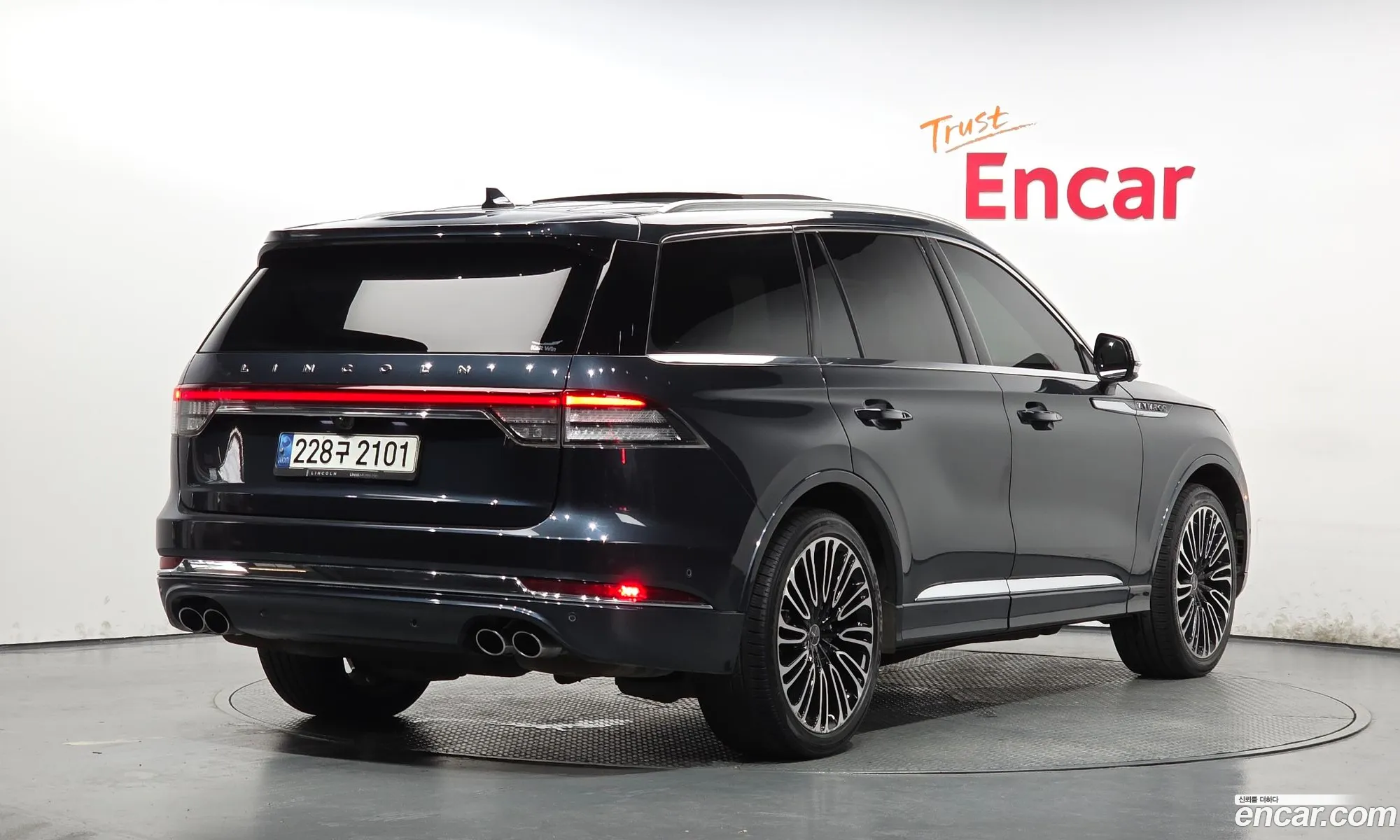 Lincoln Aviator 2020 5LM5J9XC6LGL25764 — 12