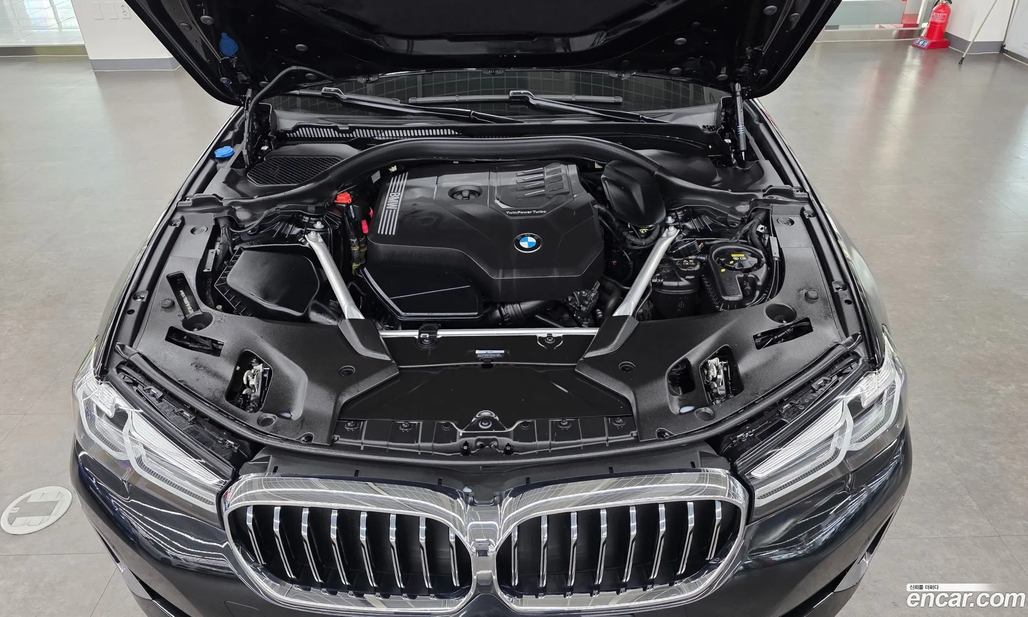 BMW 5 Series 2023 — 9