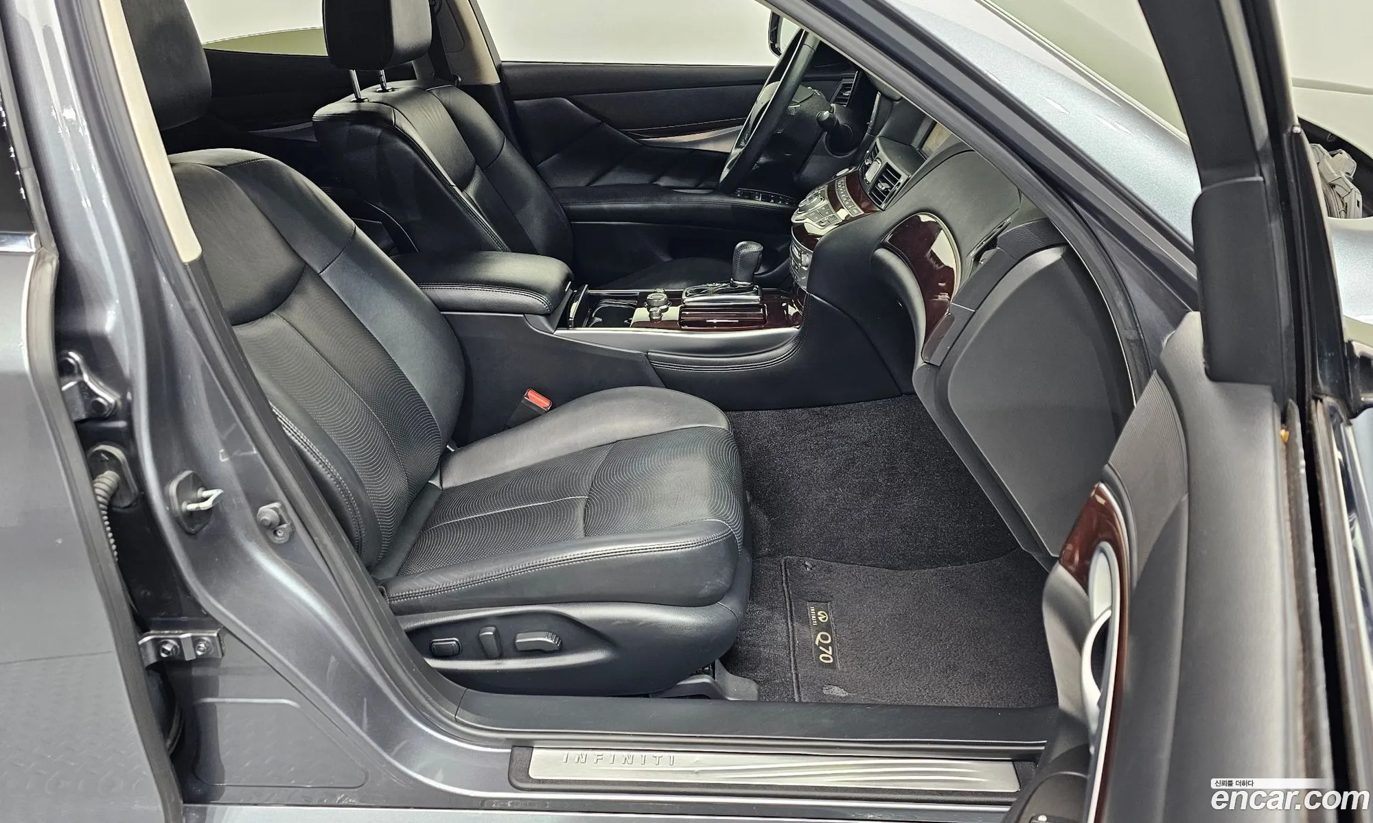 Infiniti Q70 2017 JNKBY11E8HM600074 — 13