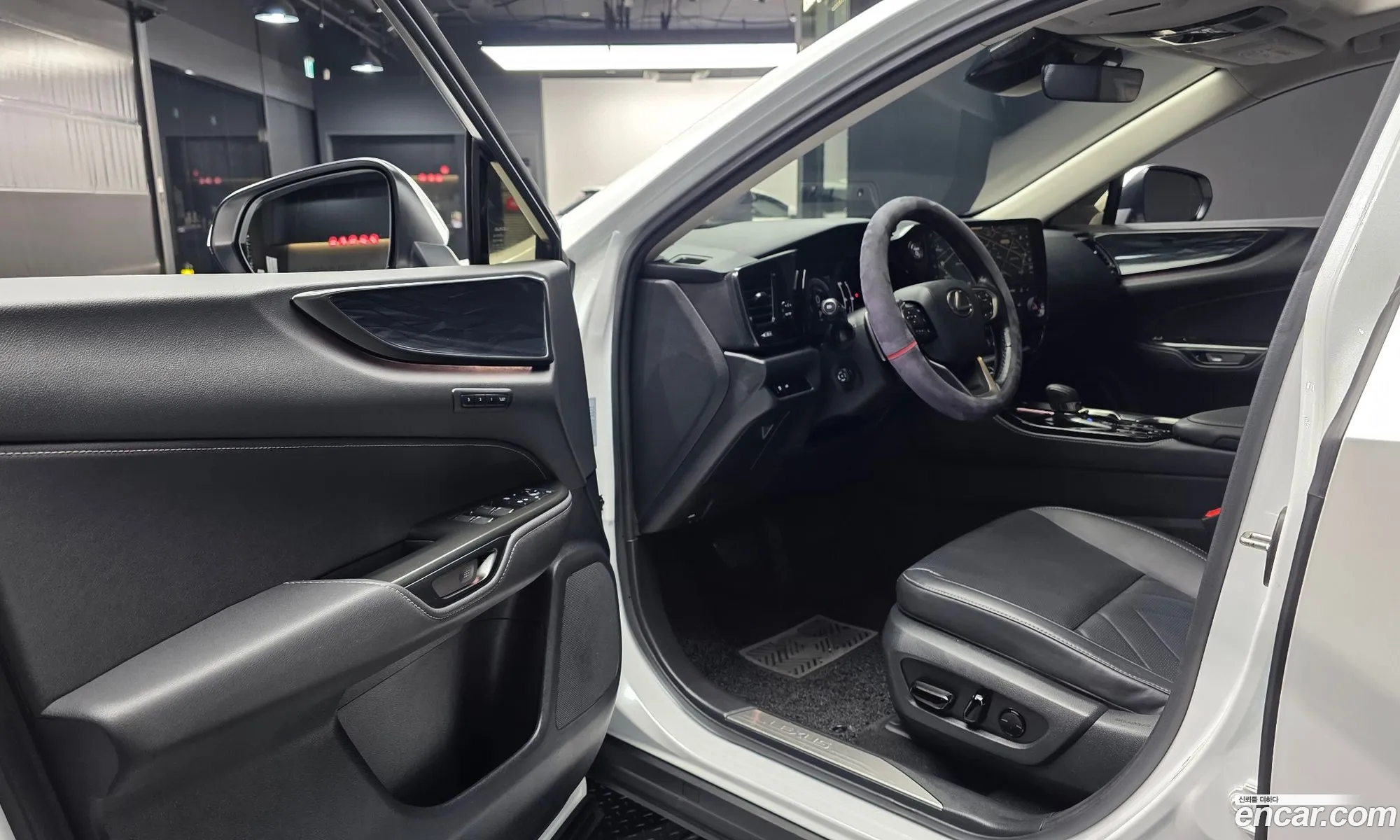 Lexus NX450h+ 2024 — 17