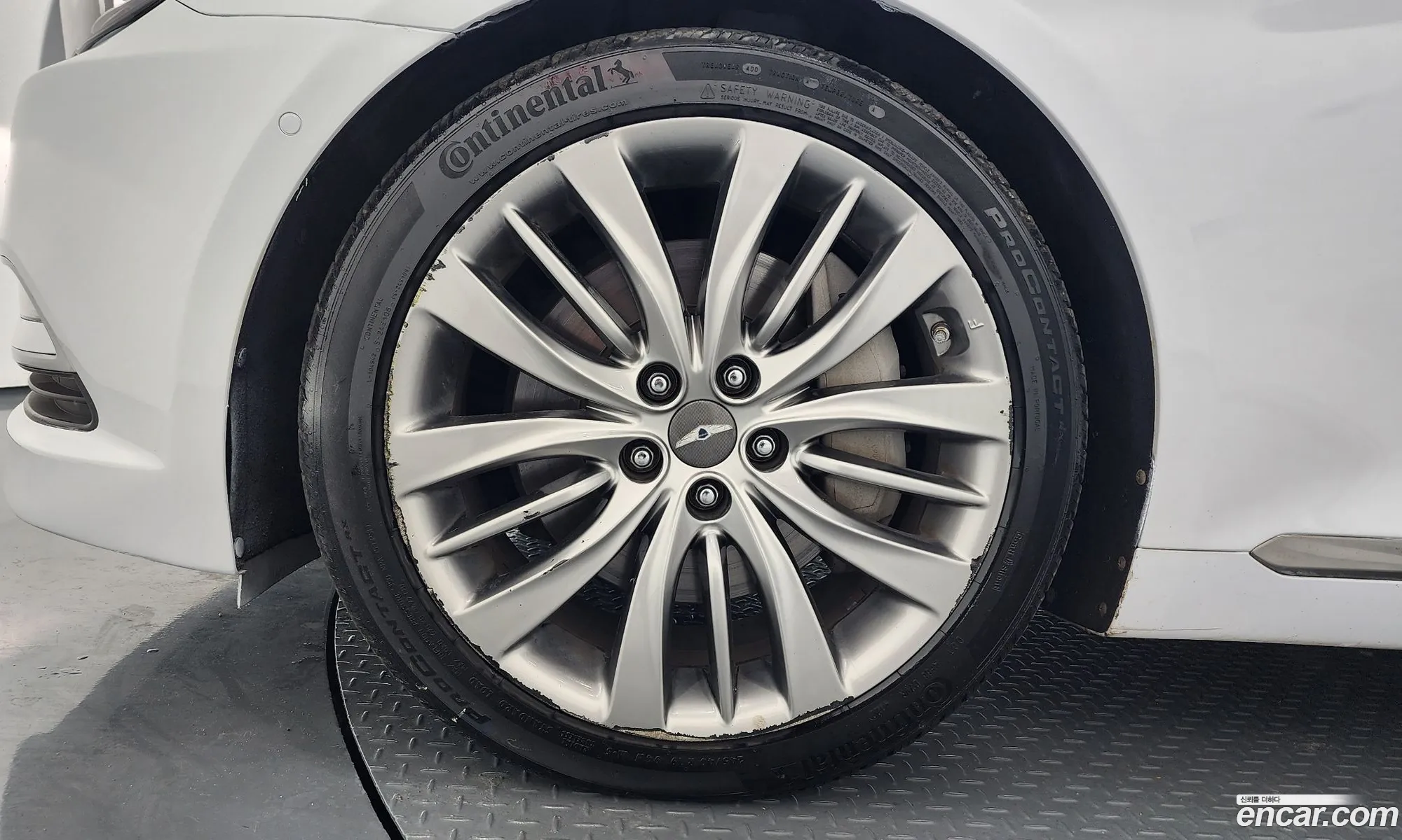 Hyundai Genesis DH 2015 — 12