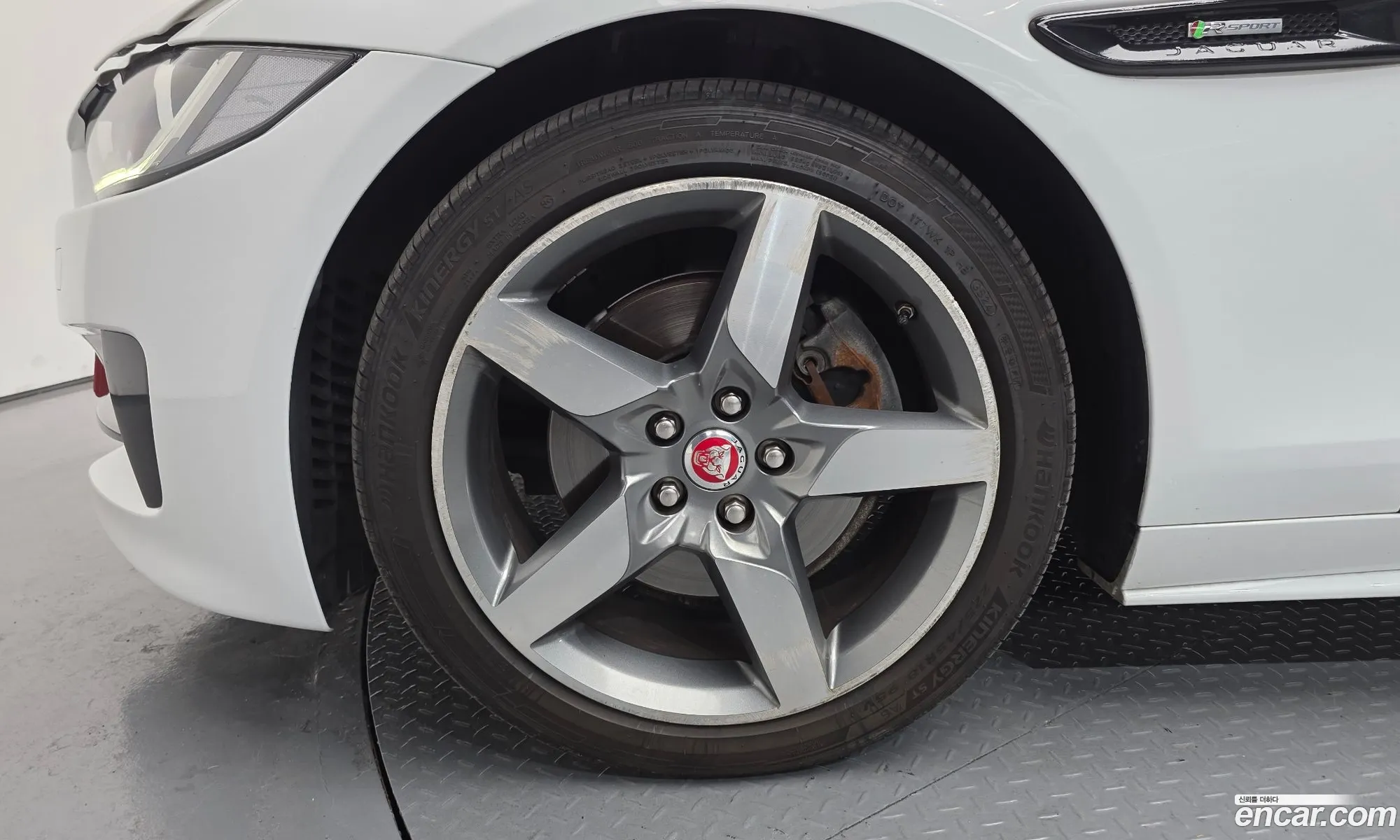 Jaguar XE 2016 SAJAB4BN8GA925968 — 12