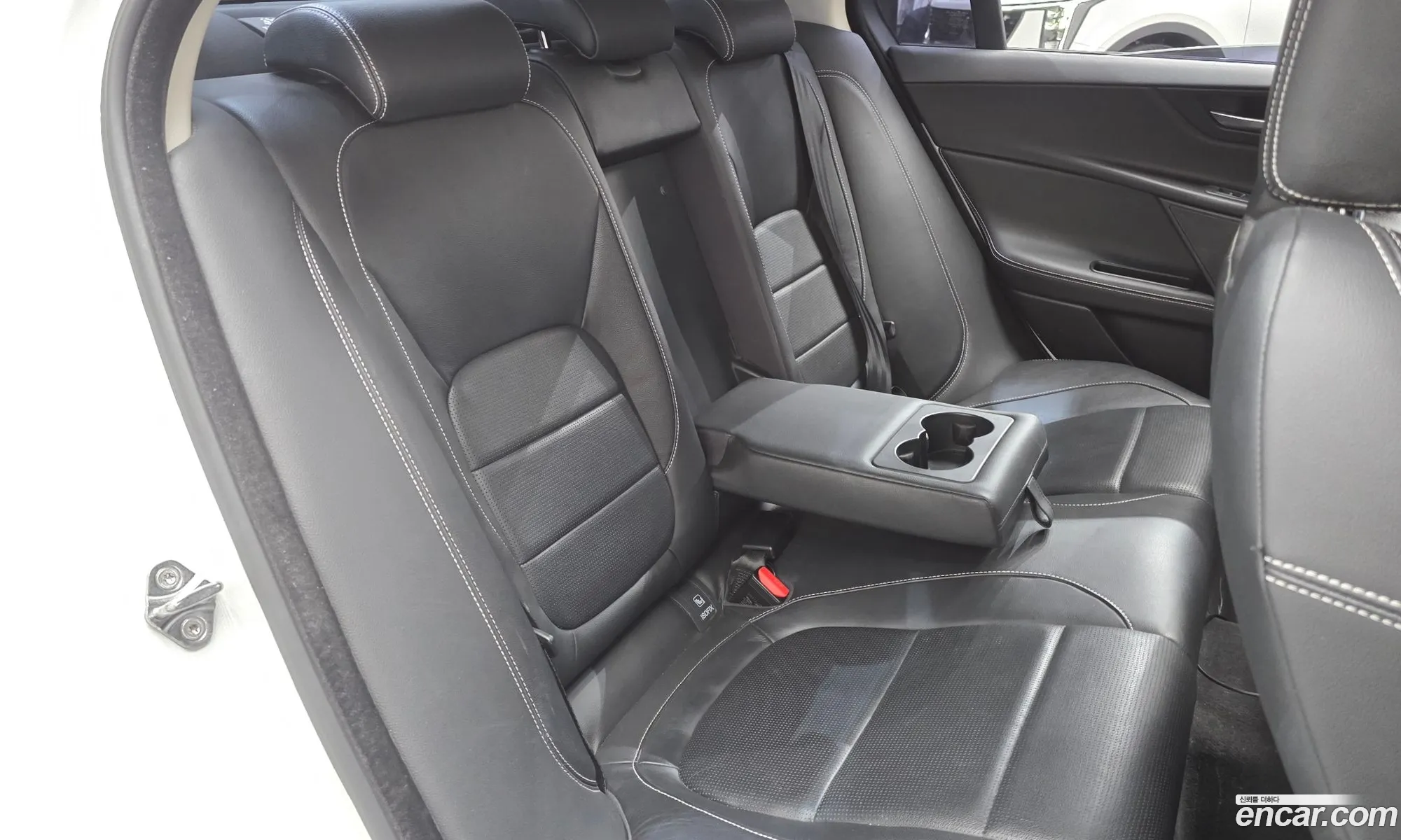 Jaguar XE 2016 SAJAB4BN8GA925968 — 16