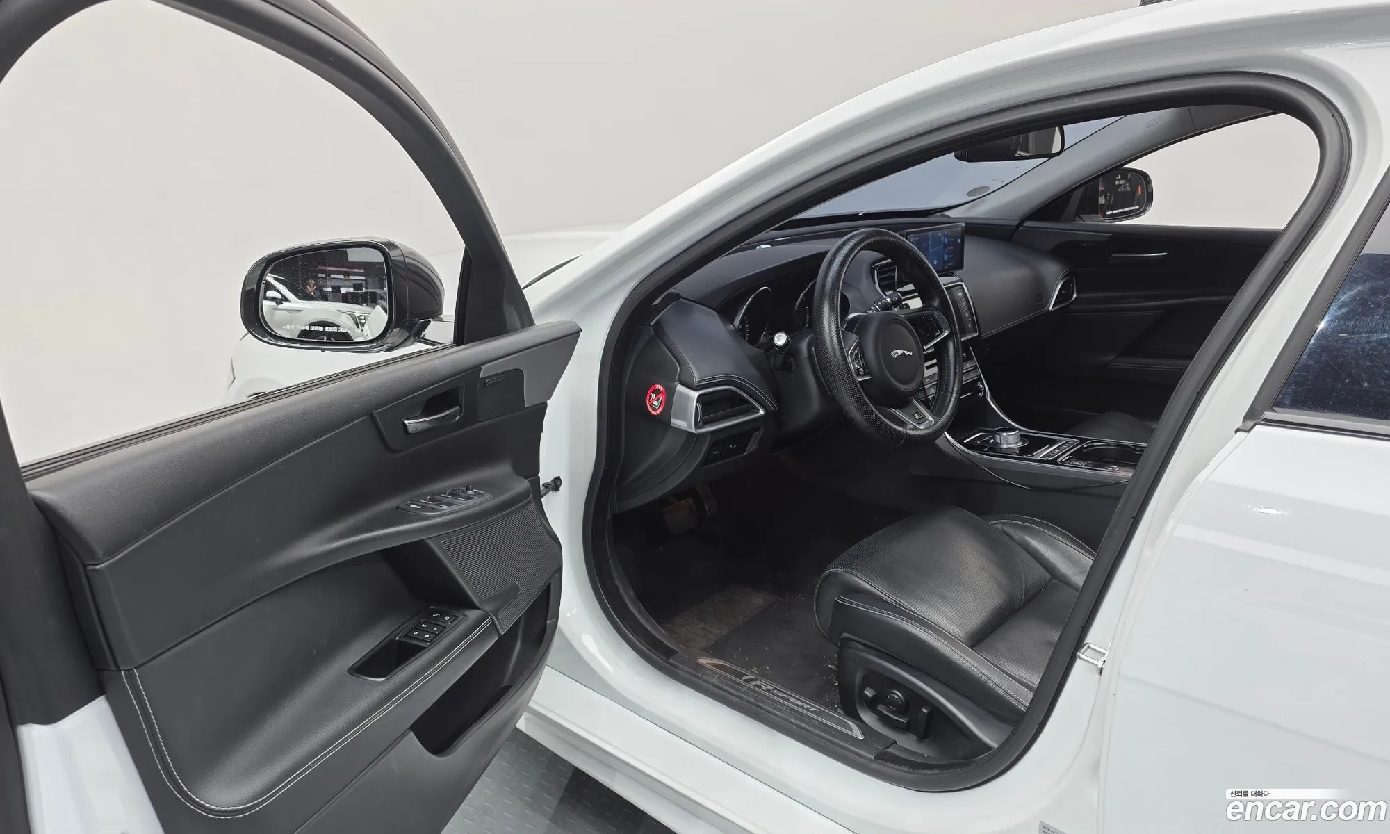 Jaguar XE 2016 SAJAB4BN8GA925968 — 17