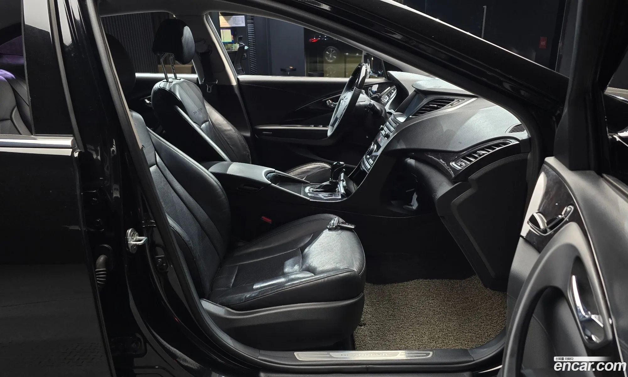 Hyundai Grandeur HG 2015 — 15