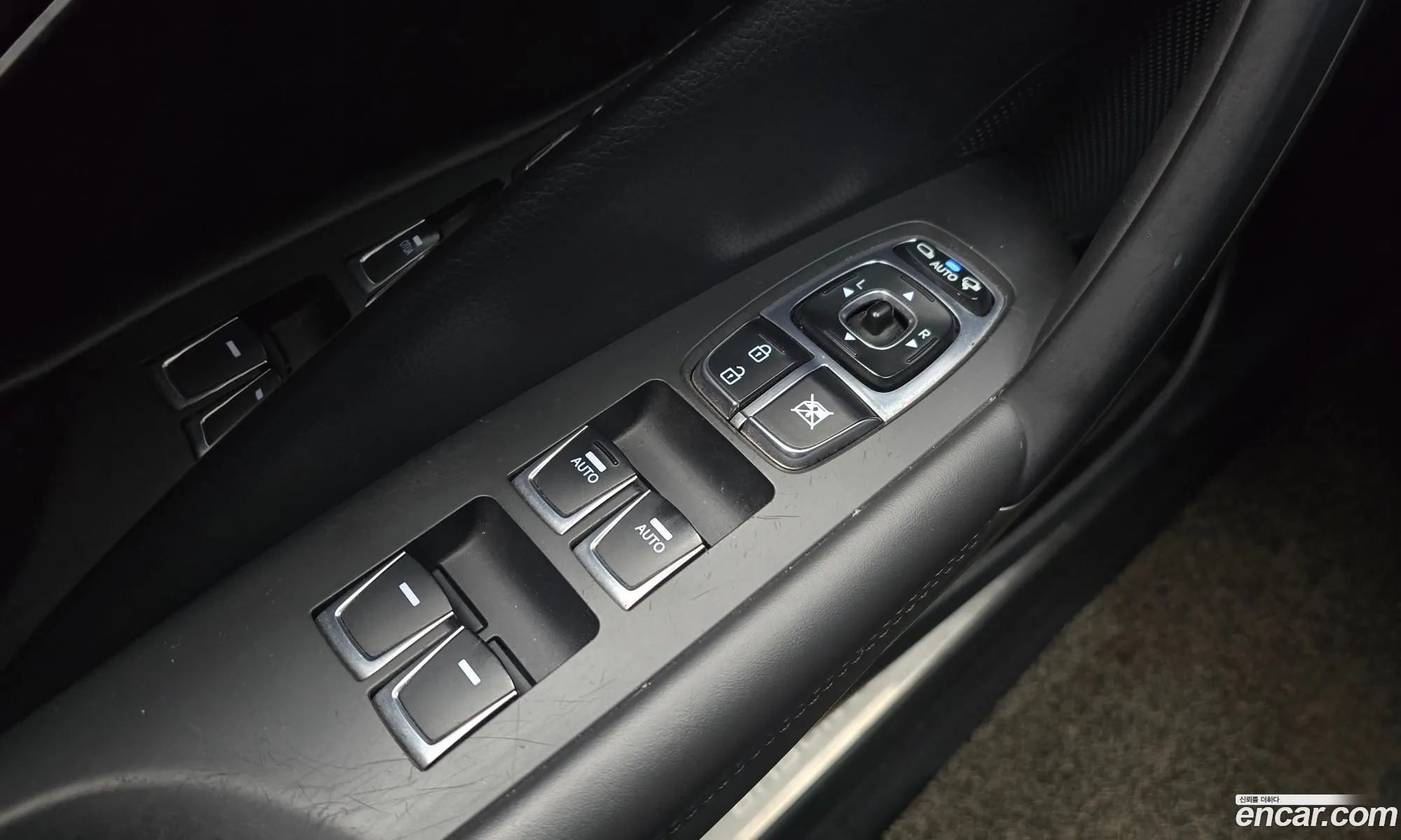 Hyundai Grandeur HG 2015 — 17